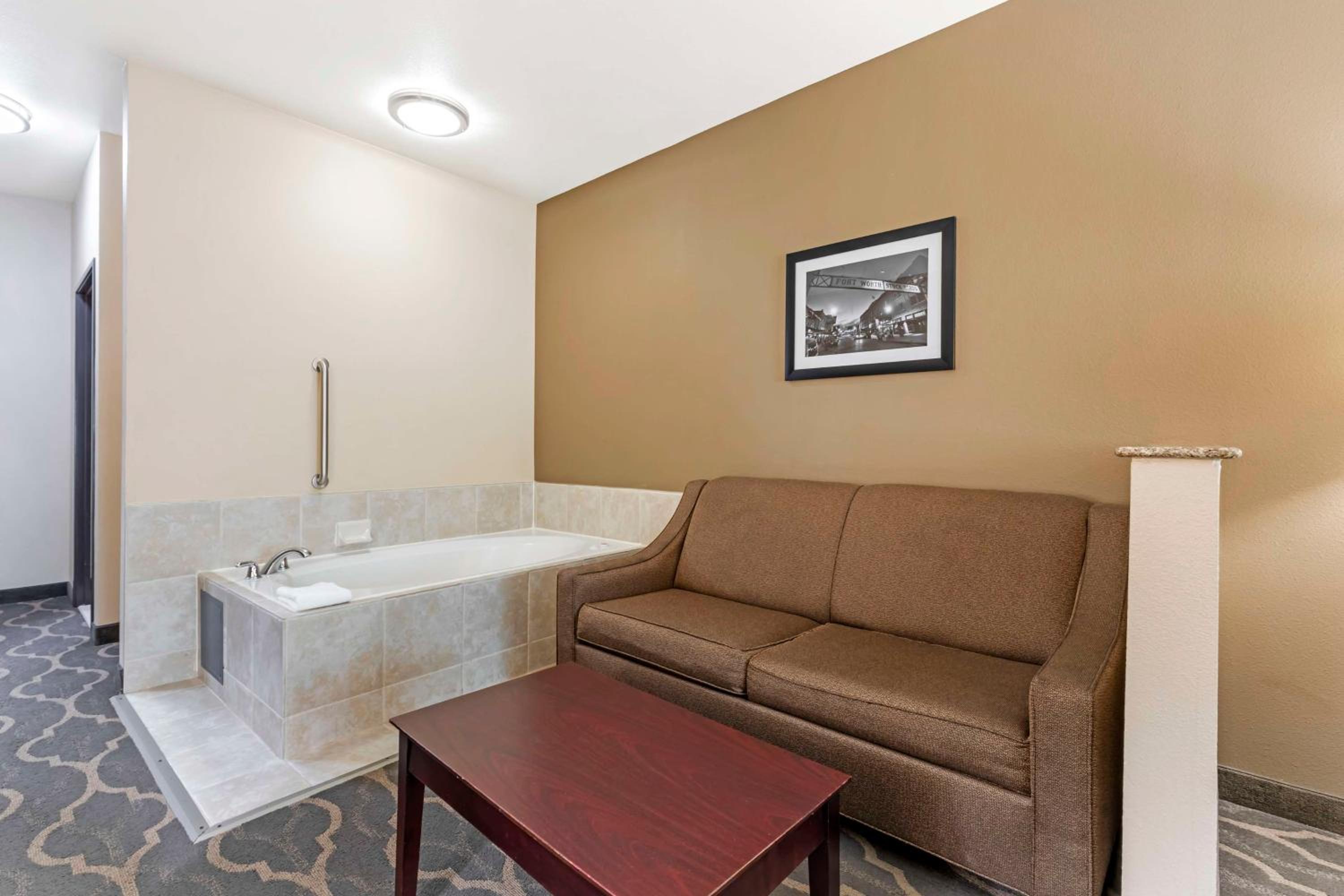 King Suite with Spa Bath - Non-Smoking - Photo 3