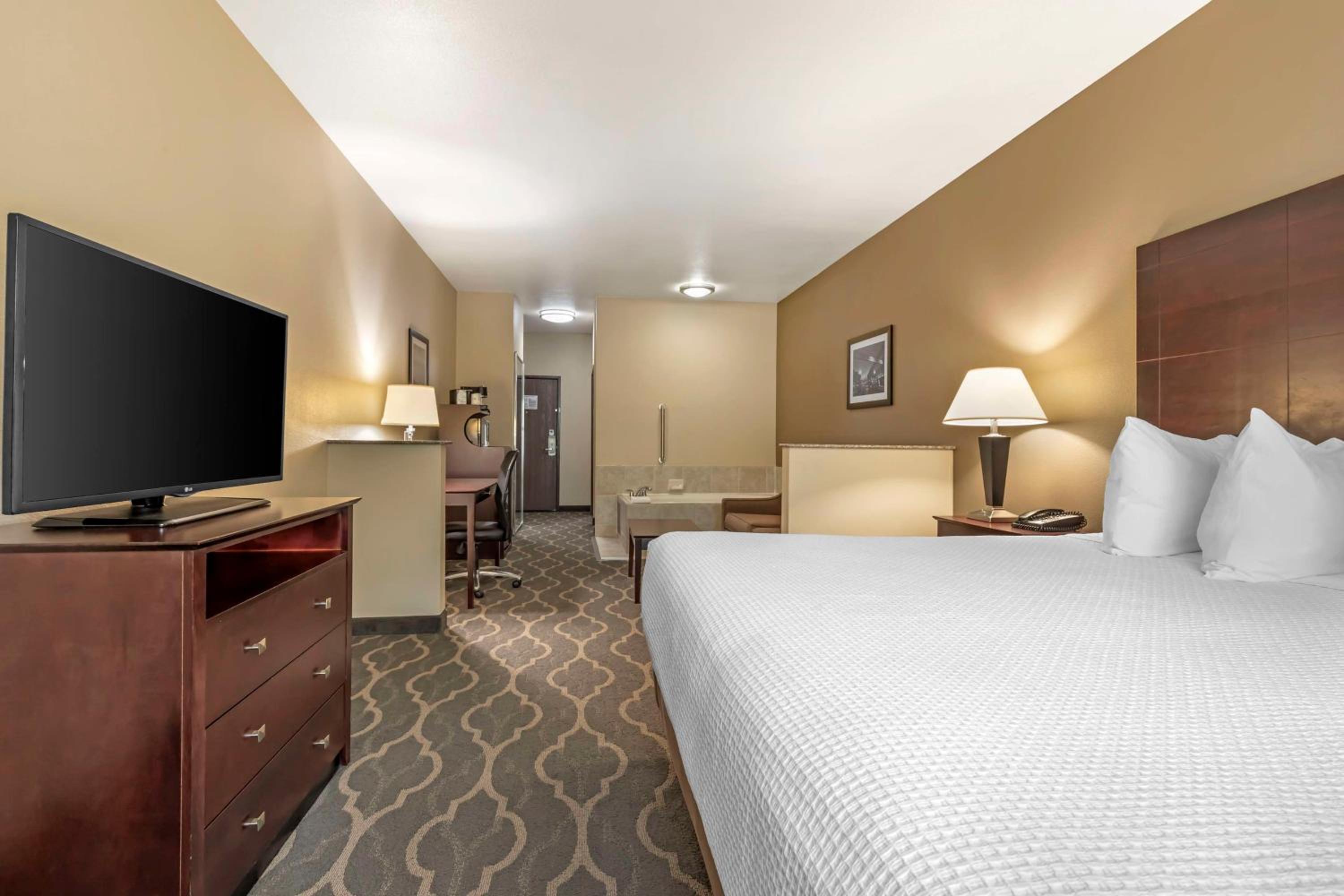 King Suite with Spa Bath - Non-Smoking - Photo 2