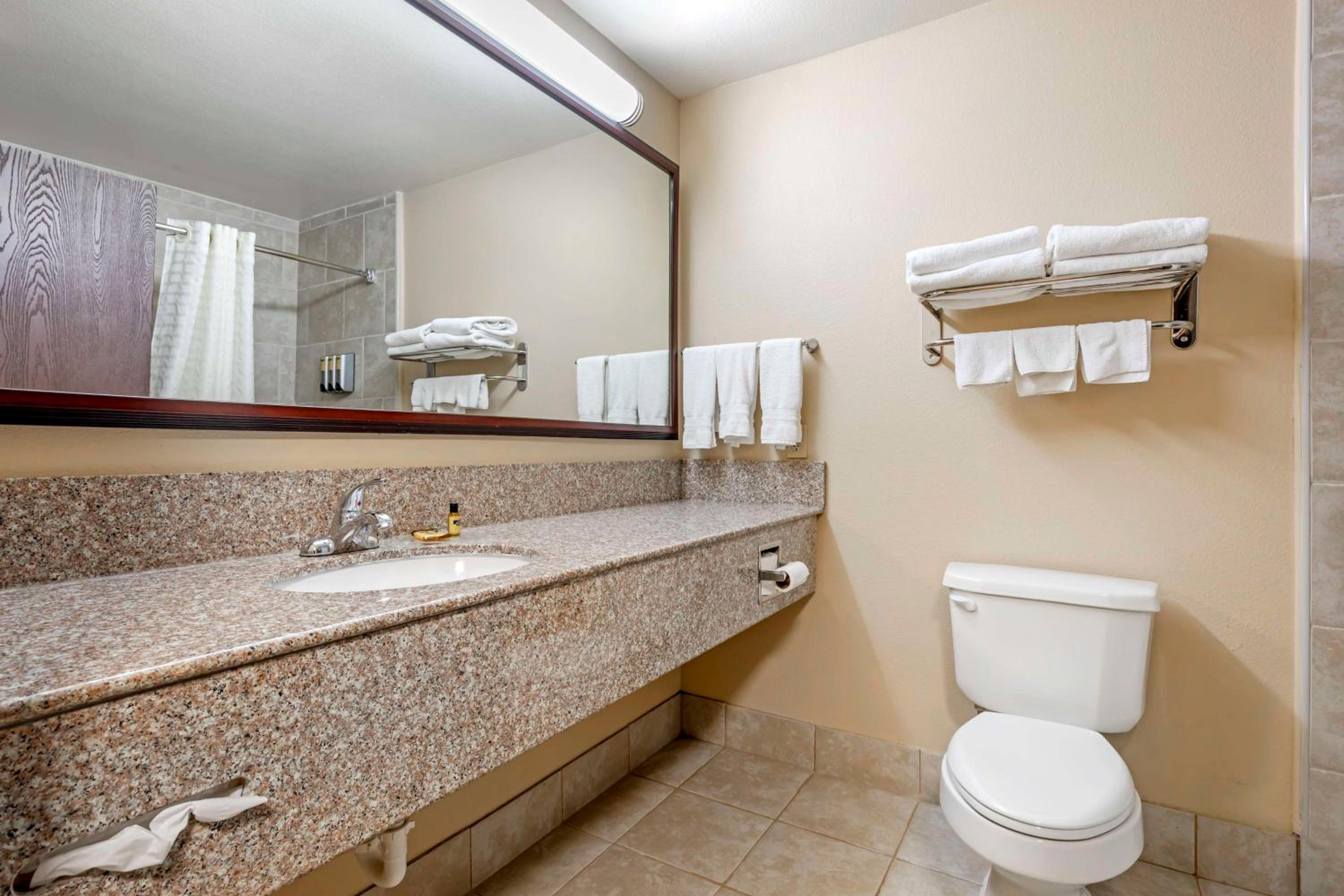 Queen Room - Non-Smoking - Photo 3