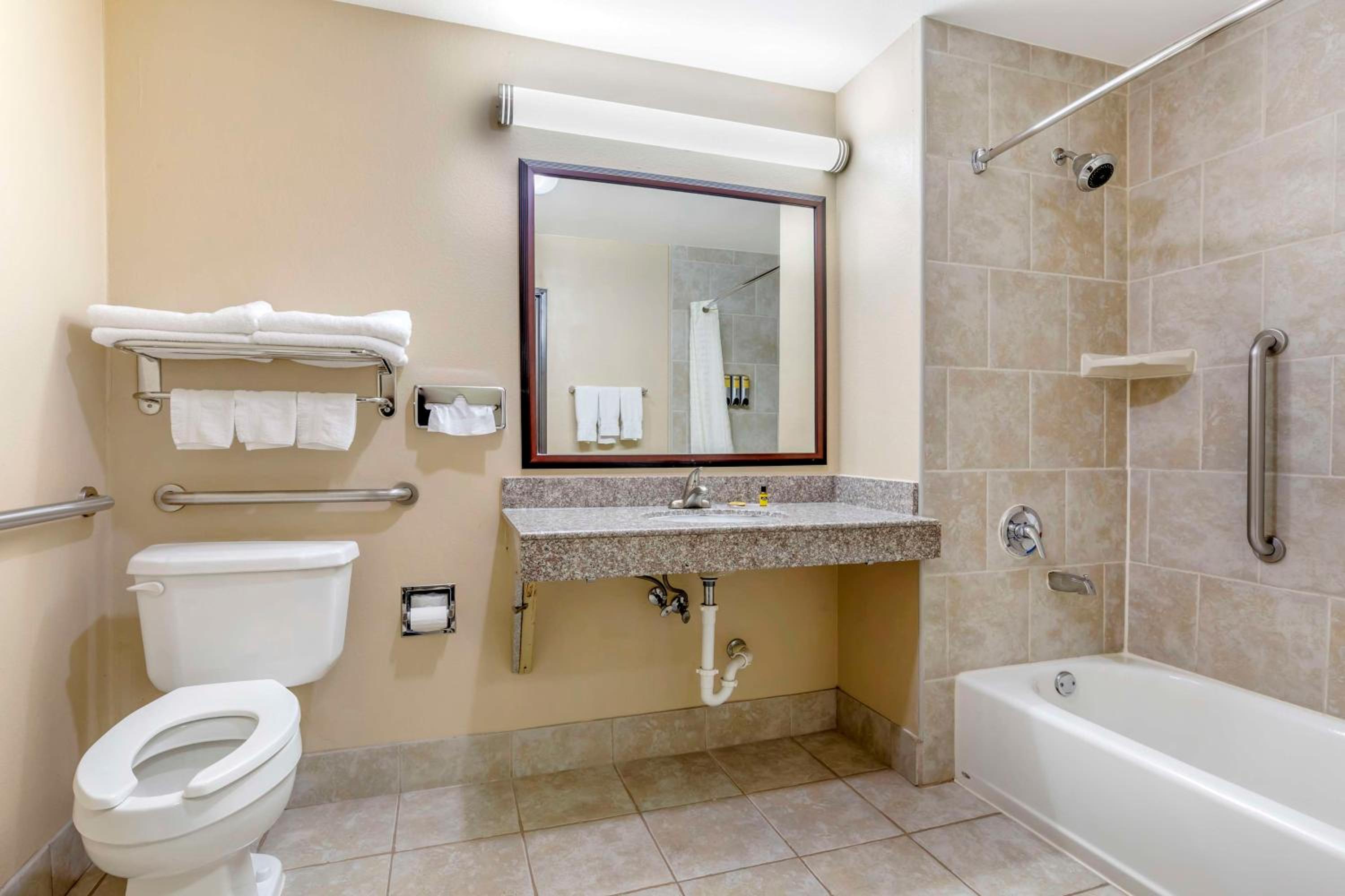King Room With Bath Tub and Spa Bath - Disability Access/Non-Smoking - Photo 3