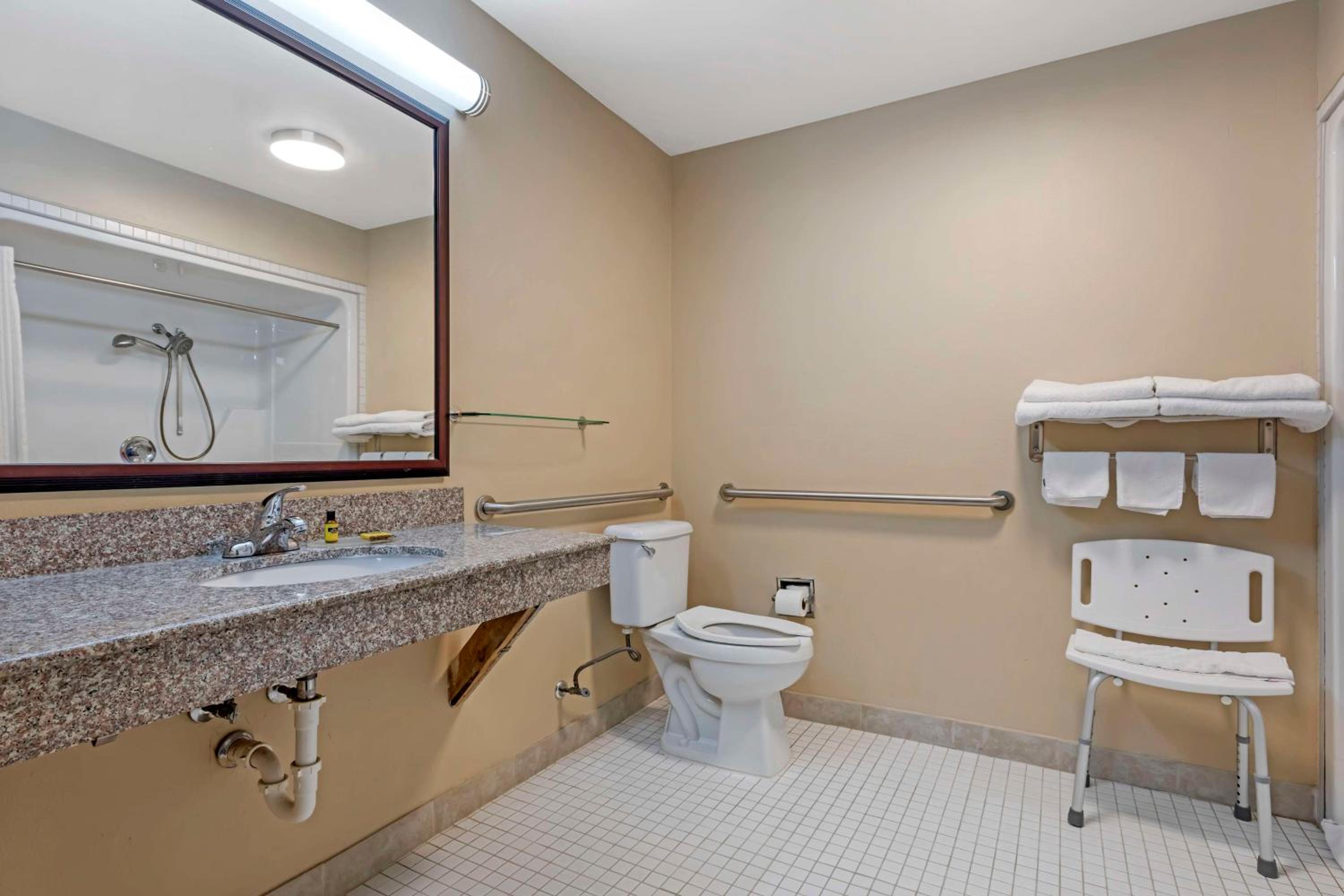 Queen Room with Two Queen Beds and Roll-In Shower - Disability Access/Non-Smoking - Photo 2
