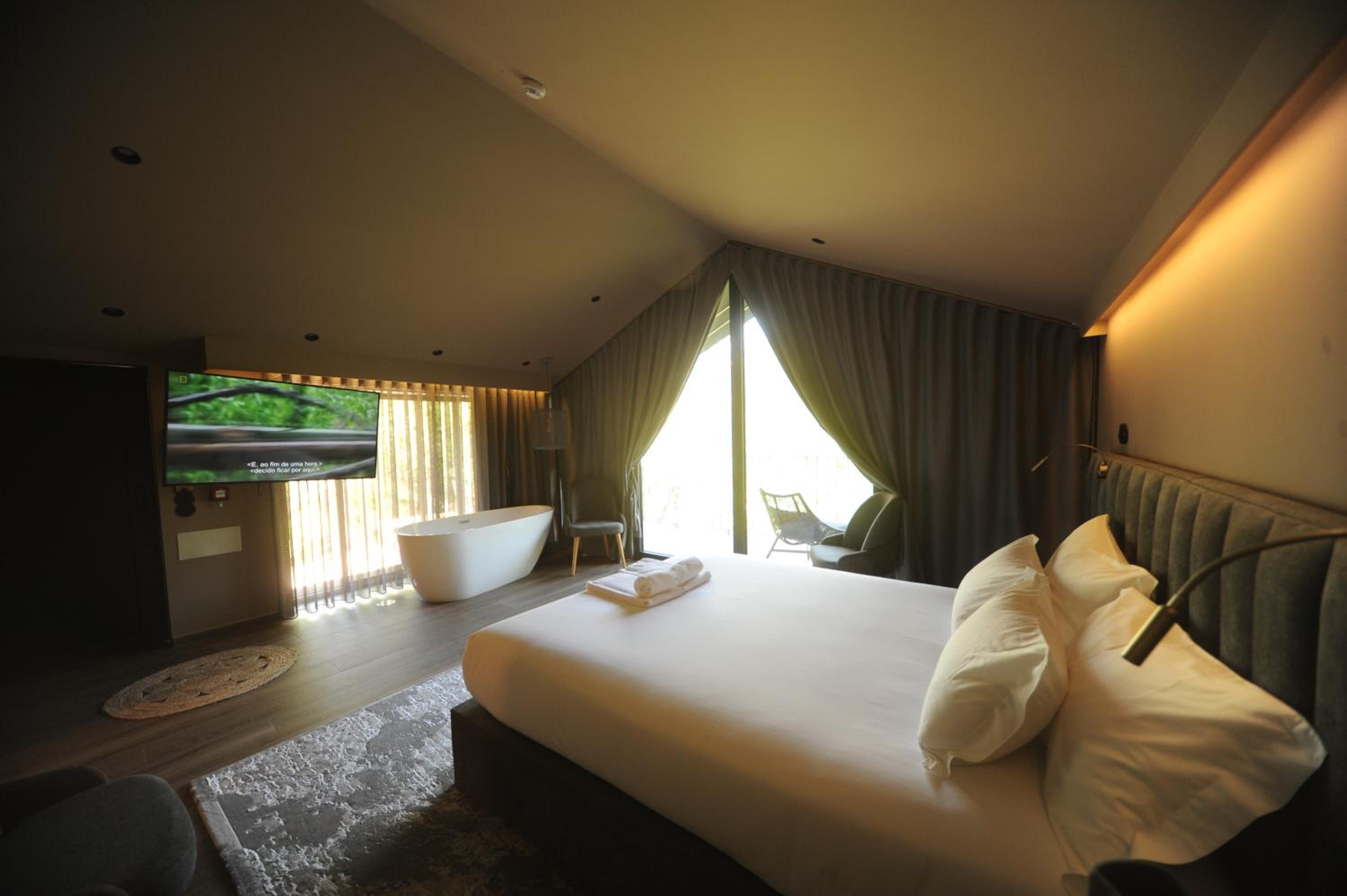 Suite with River View - Photo 8