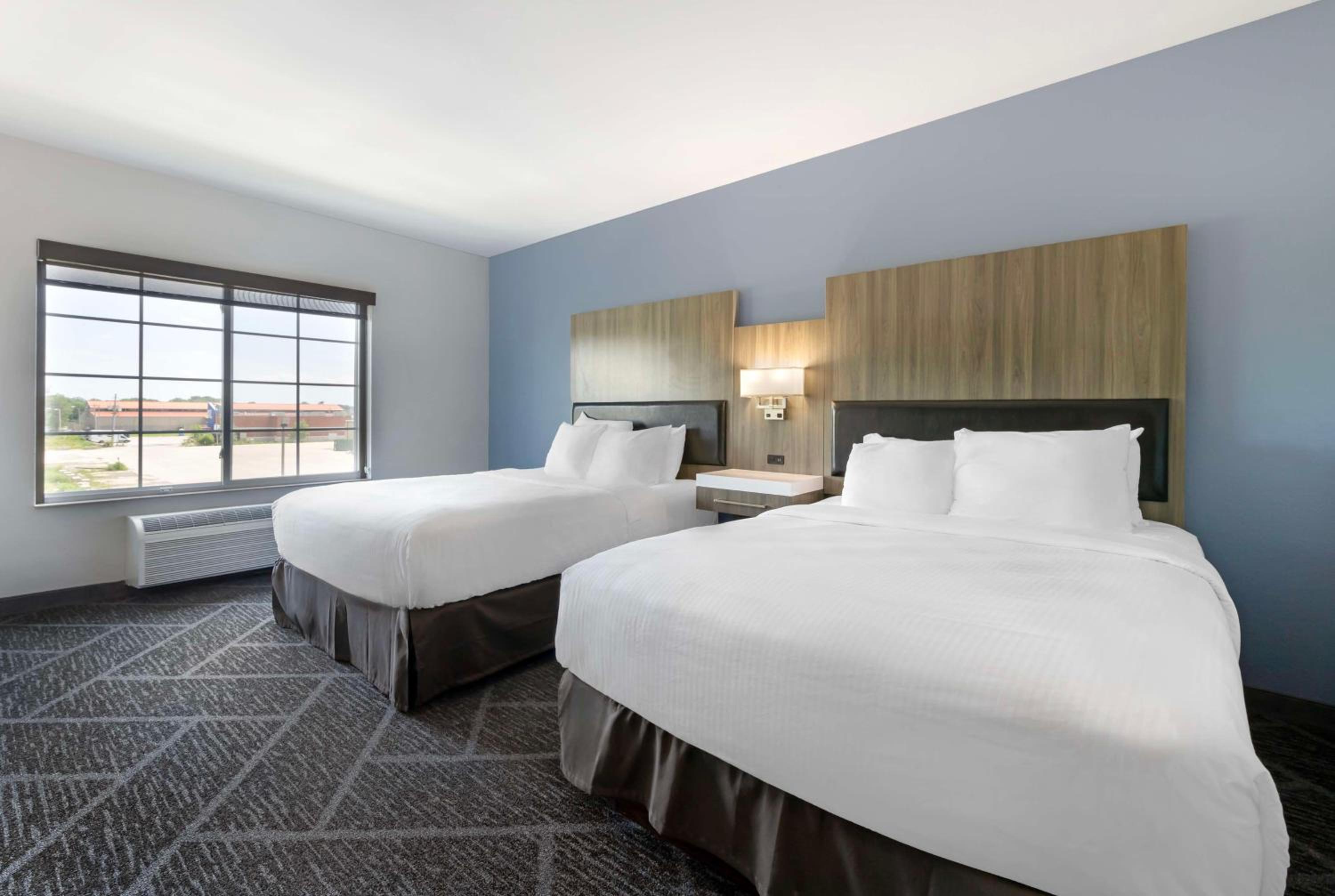Queen Room With Two Queen Beds - Disability Access - Photo 1