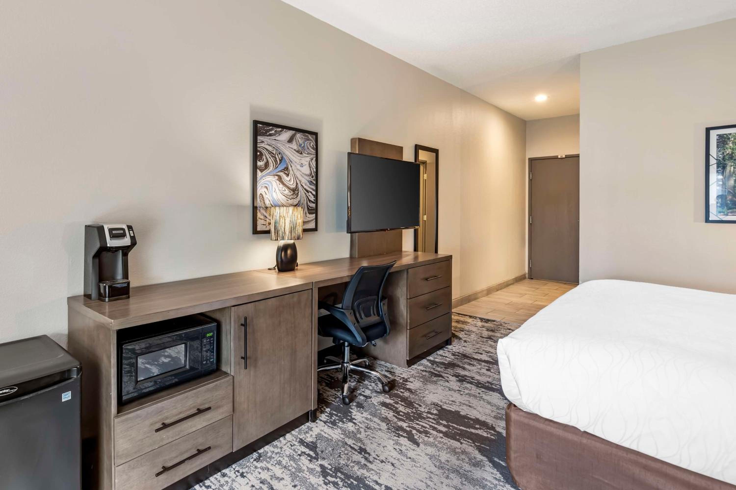 King Room with Walk-in Shower - Disability Access - Photo 3