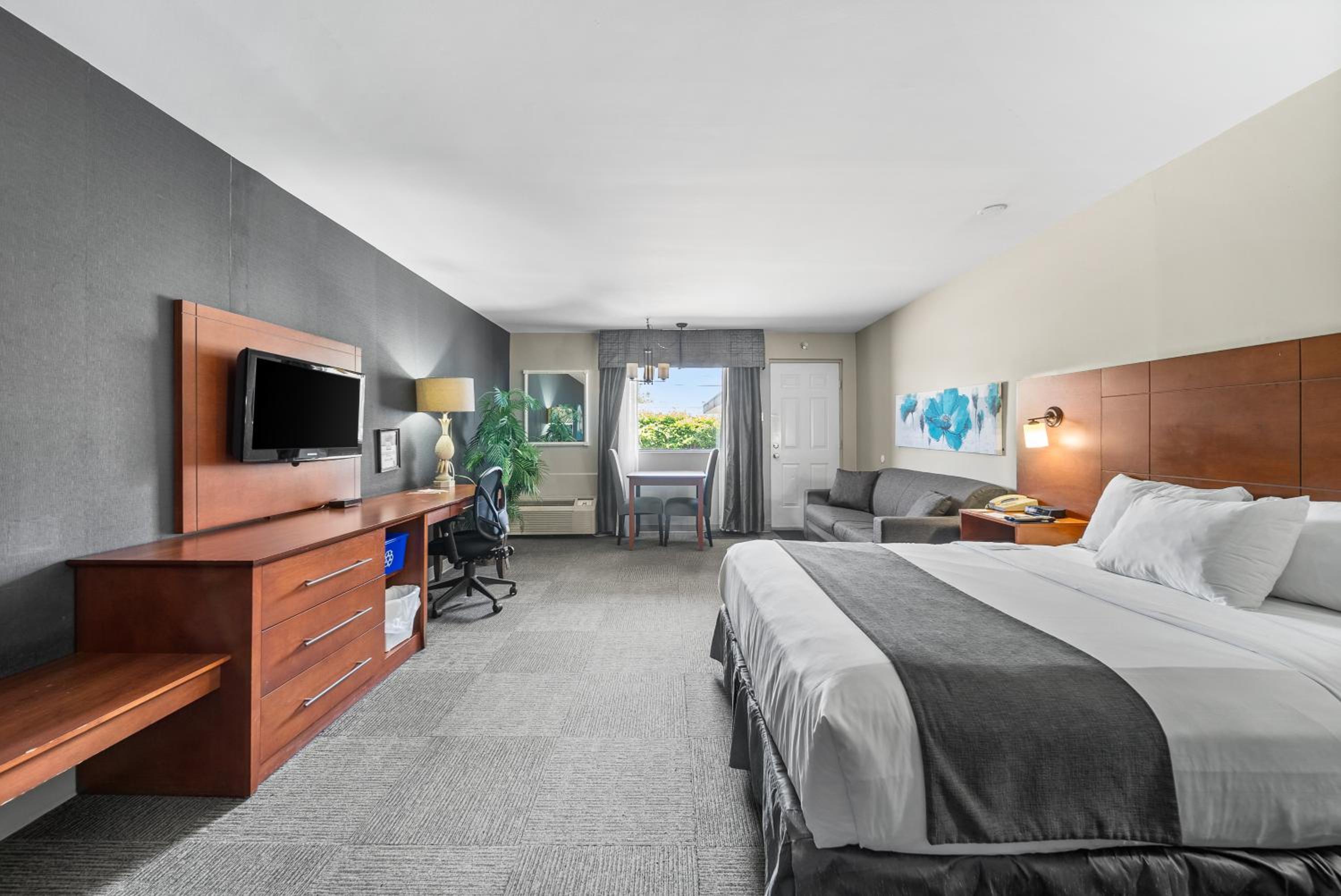 Standard Queen Room photo 3