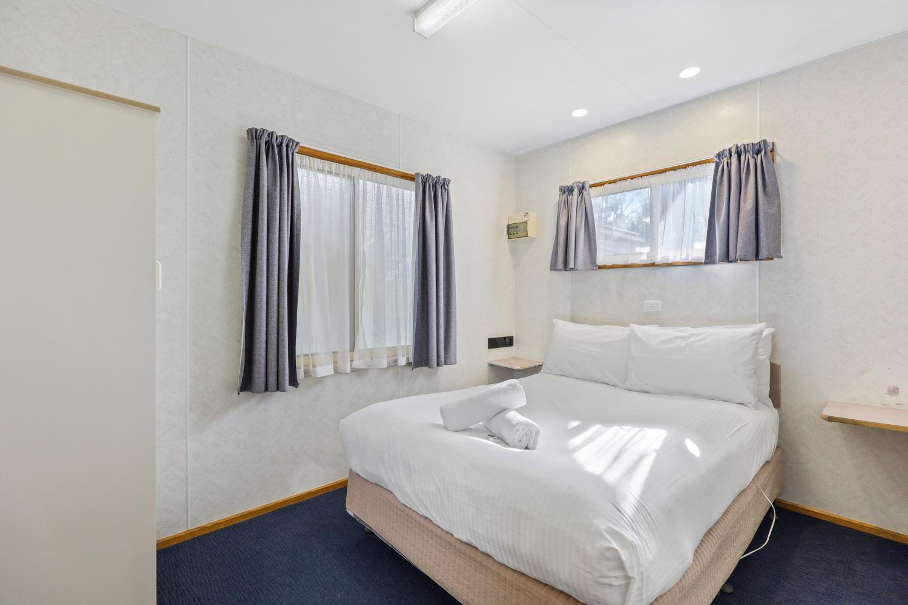 Budget Double Room photo 3