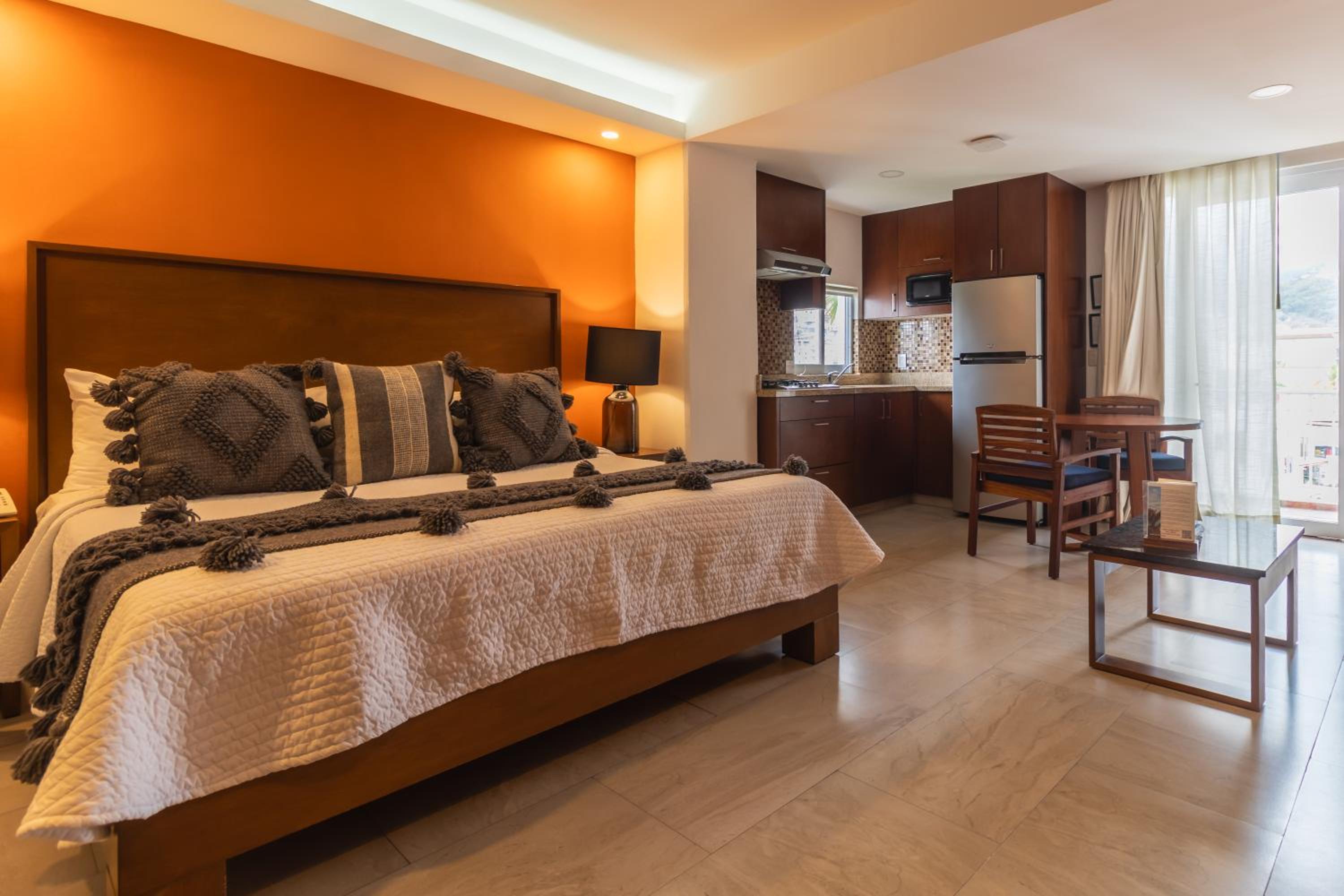 King Suite with Town & Mountain View - Photo 7