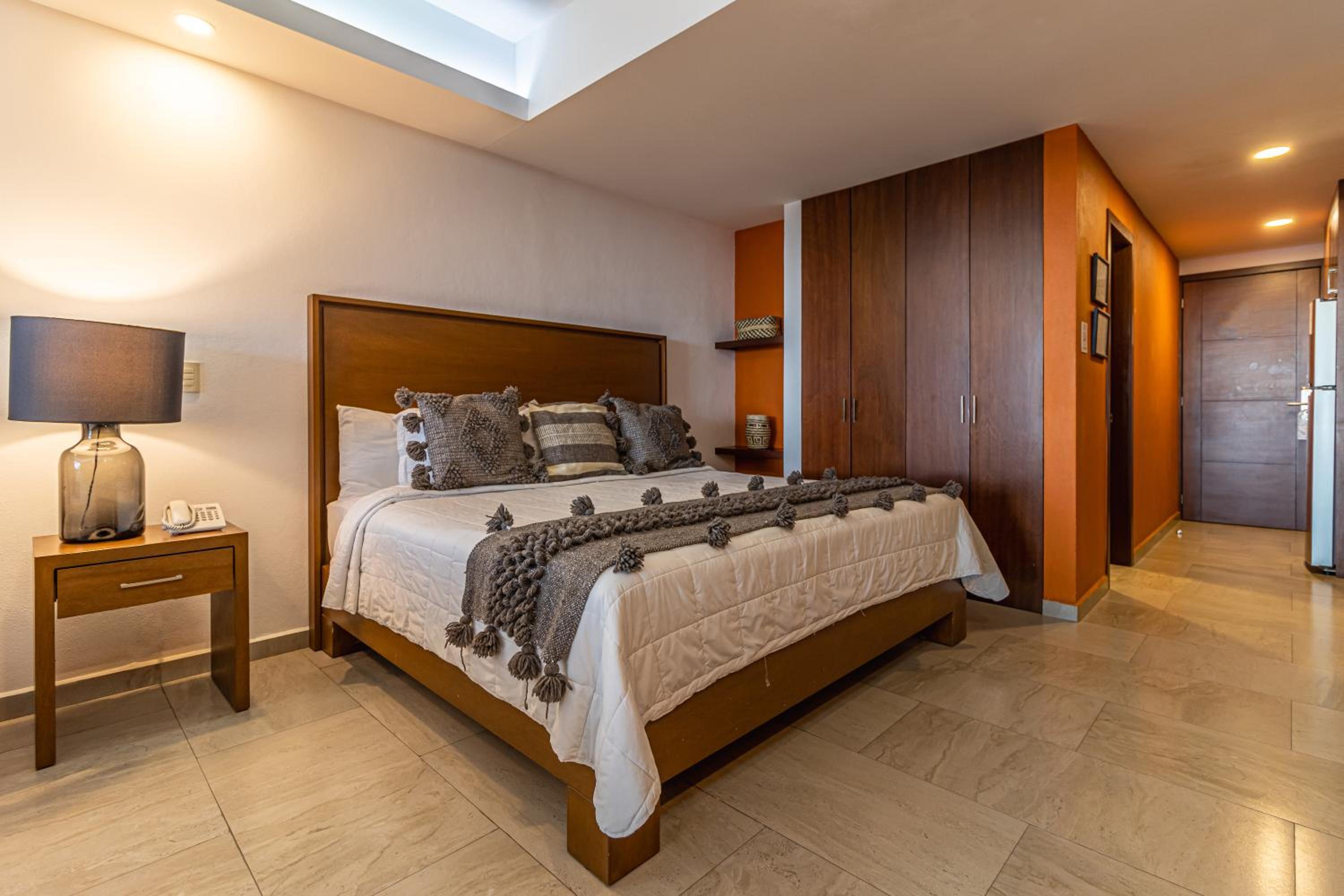 Grand Pacific Vista Double King Deluxe Suite - Photo 2