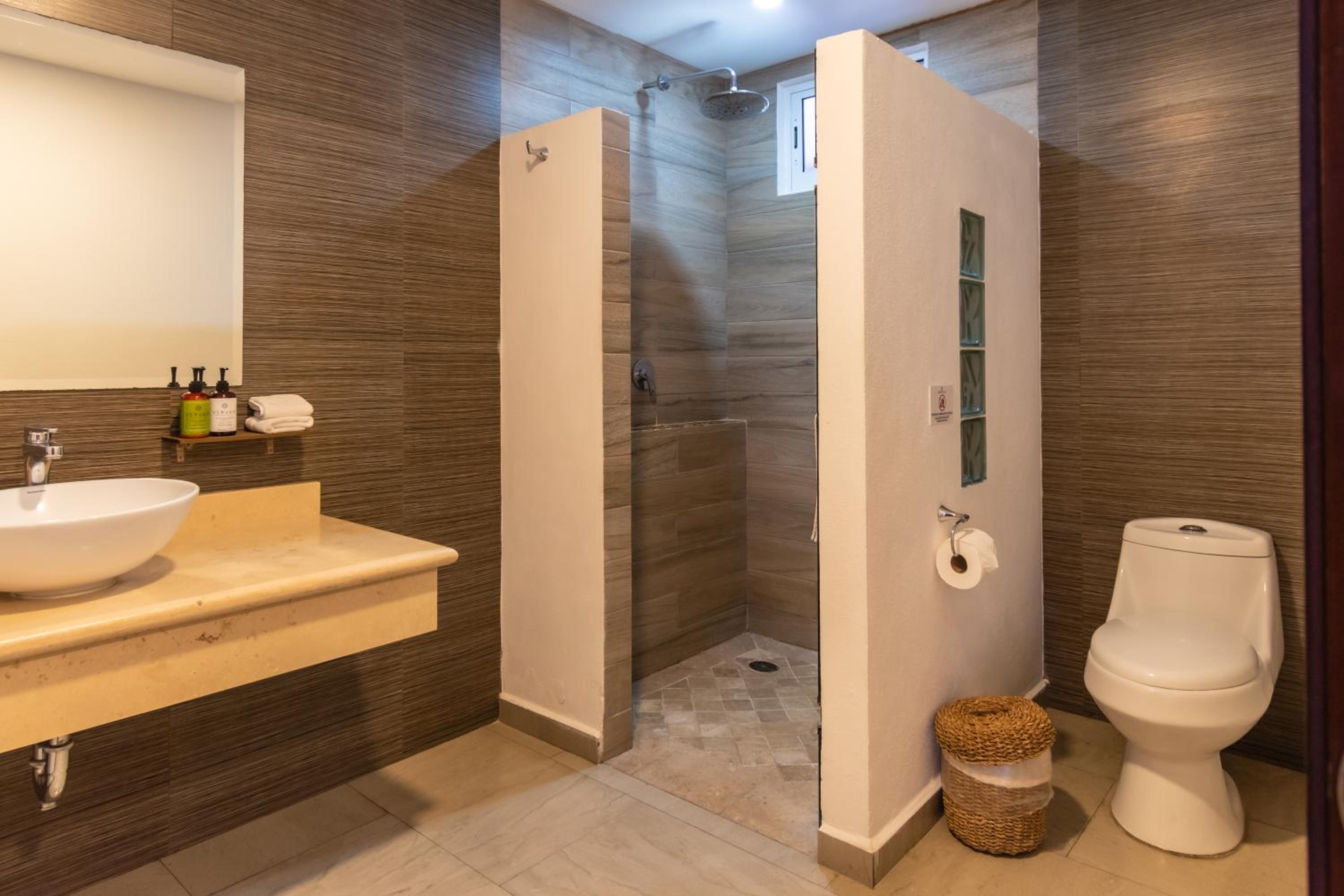 Deluxe King Suite with full Pacific Ocean Views - Photo 6