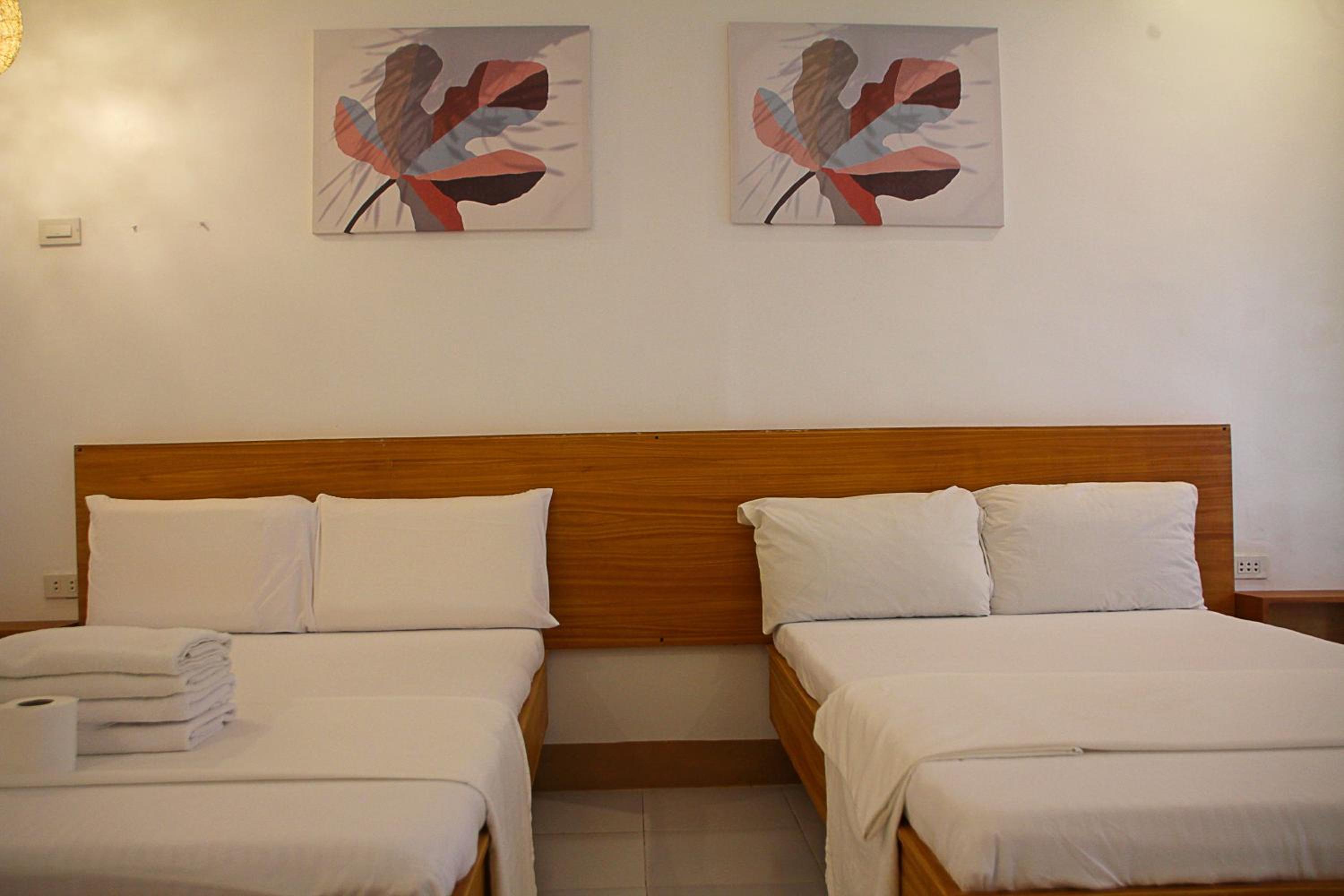 Deluxe Suite with Sea View - Photo 20