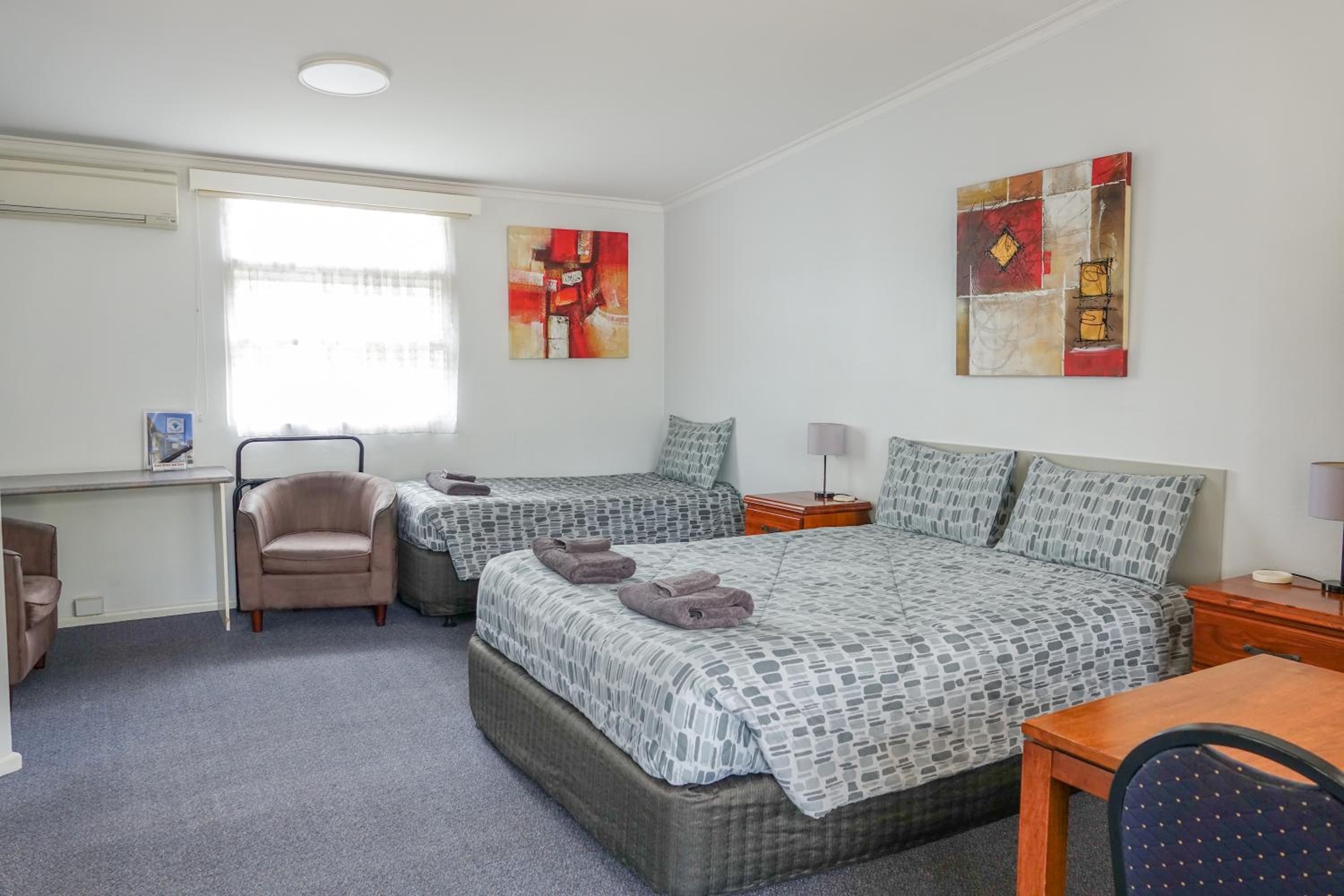 Large Queen Room photo 1