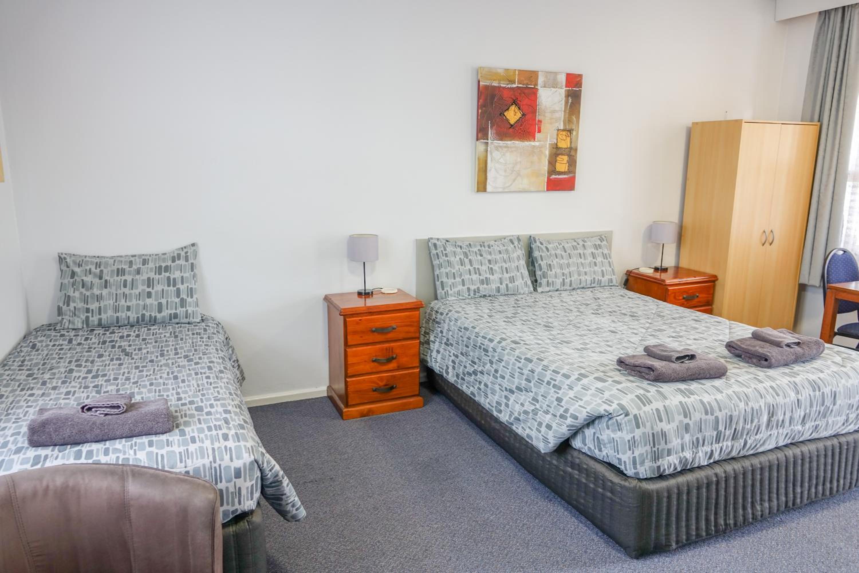 Large Queen Room photo 2
