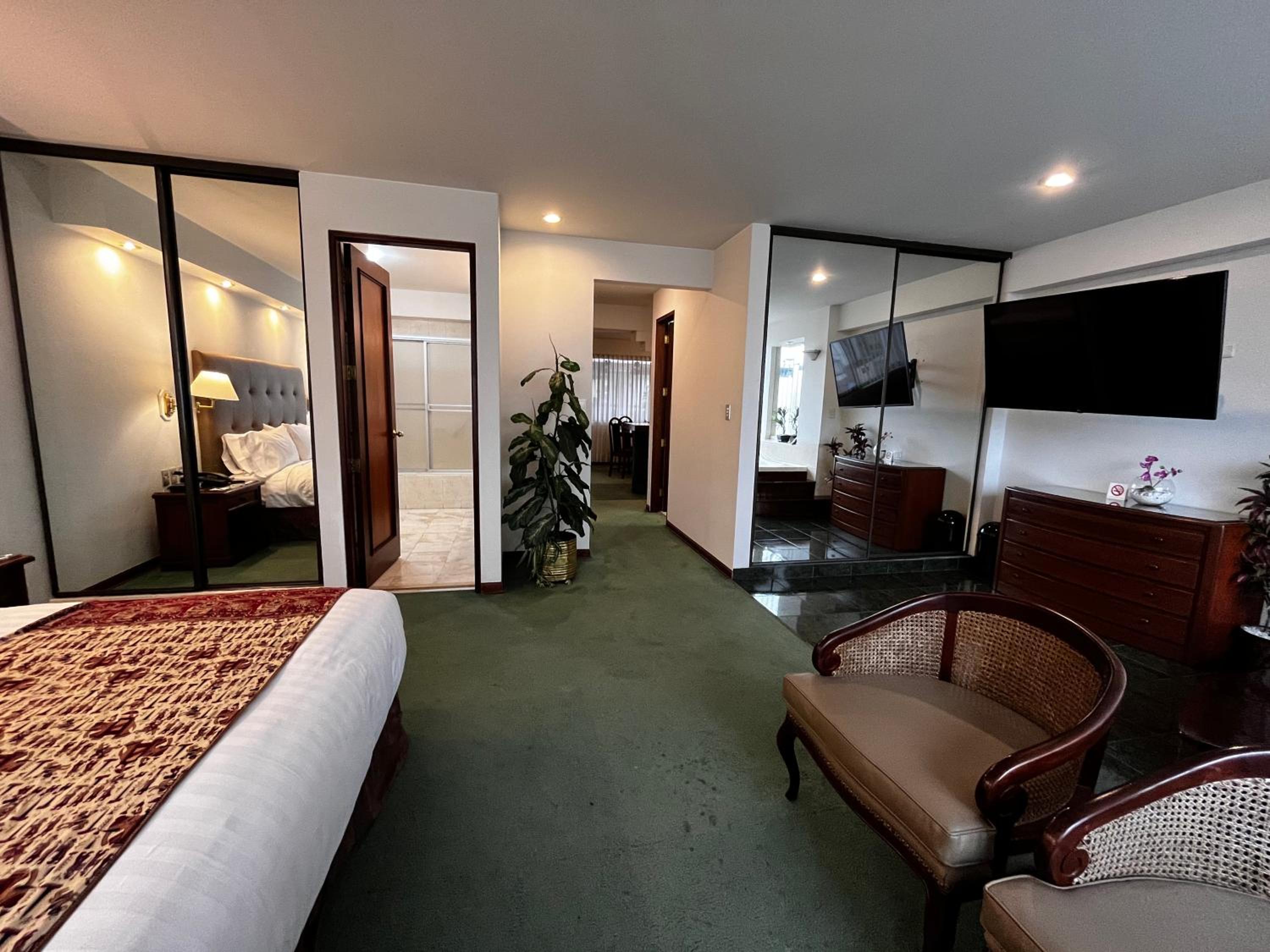 Deluxe Suite photo 2