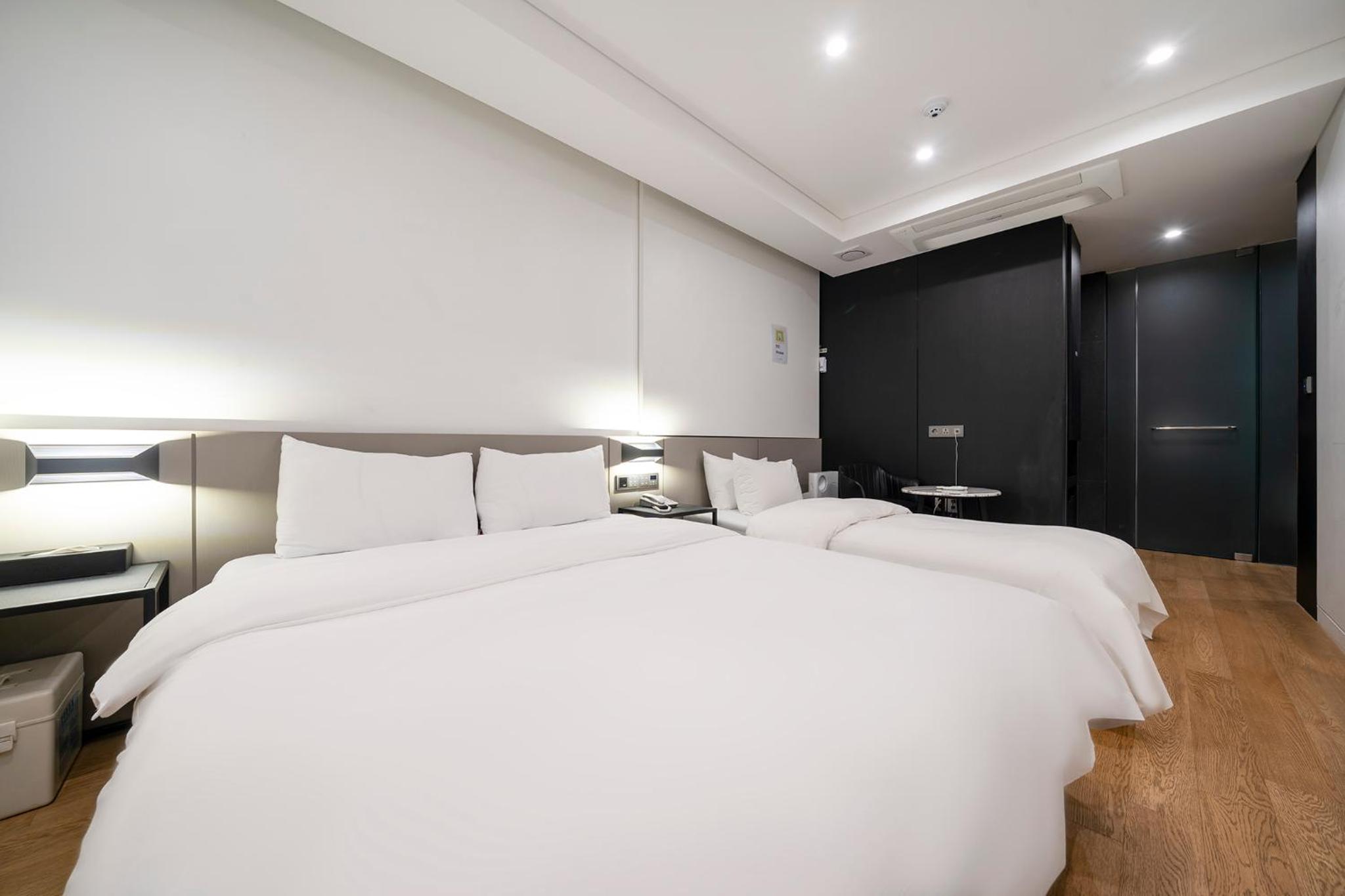Deluxe Twin Room - Photo 6