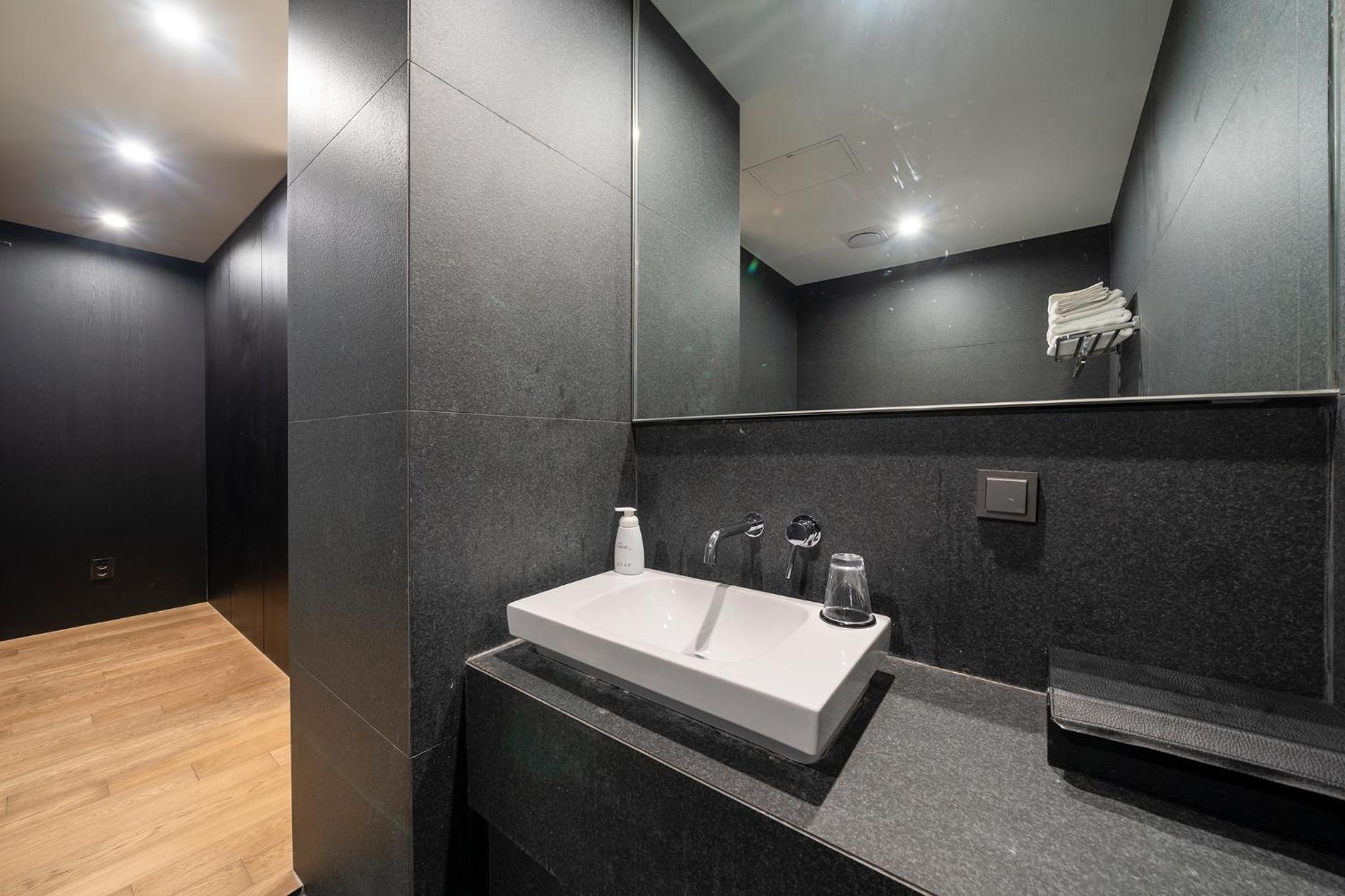 Deluxe Twin Room - Photo 10