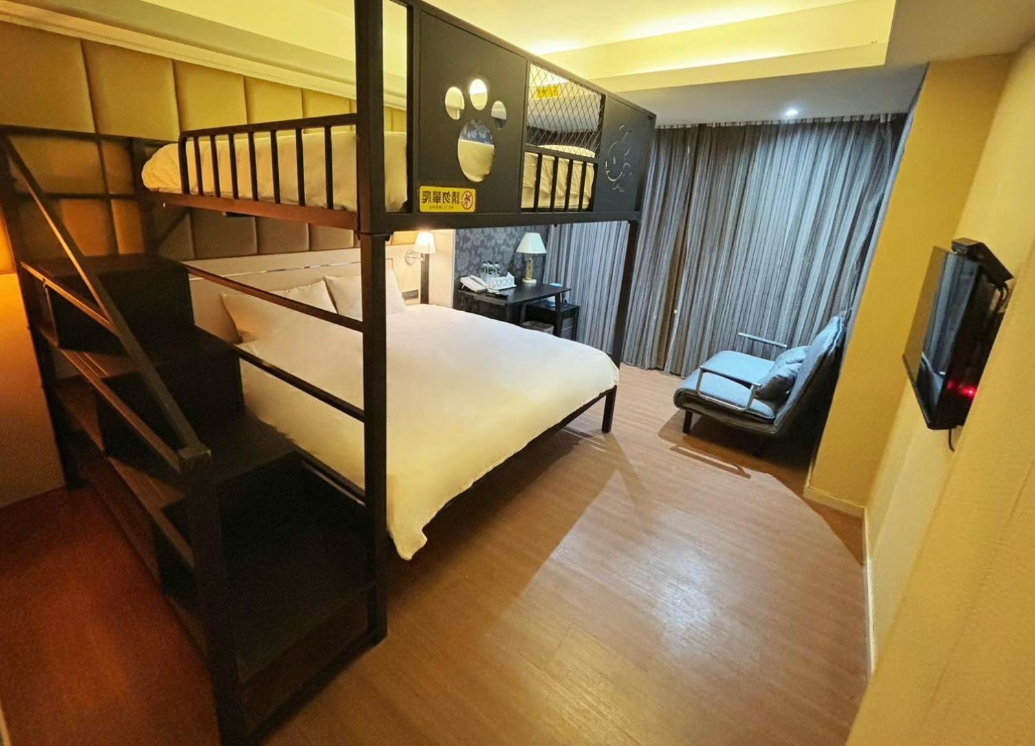Family Room (8 Adults)