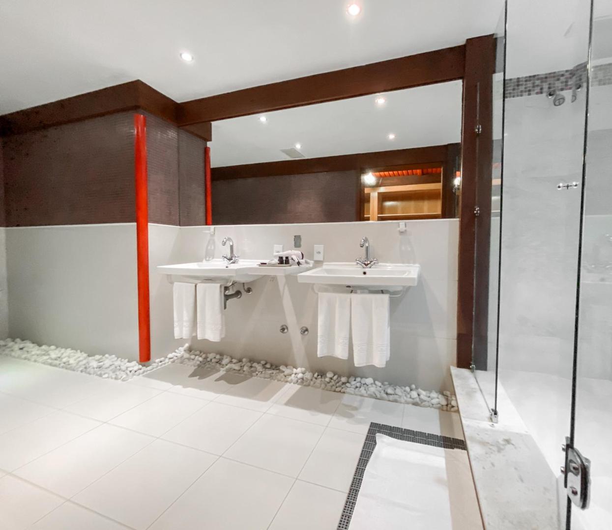 Main Suite with Sea View and Balcony photo 3