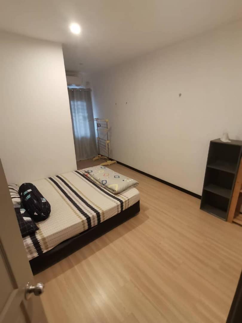 Four-Bedroom House photo 2
