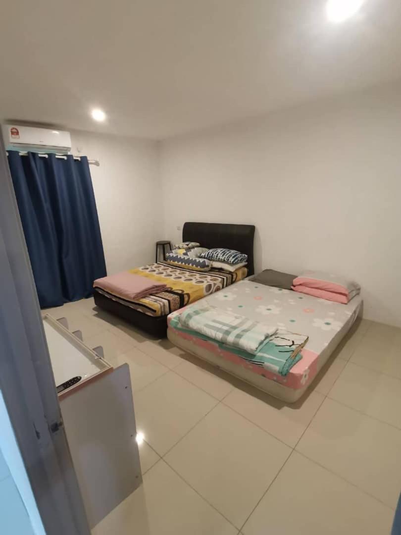 Four-Bedroom House photo 3