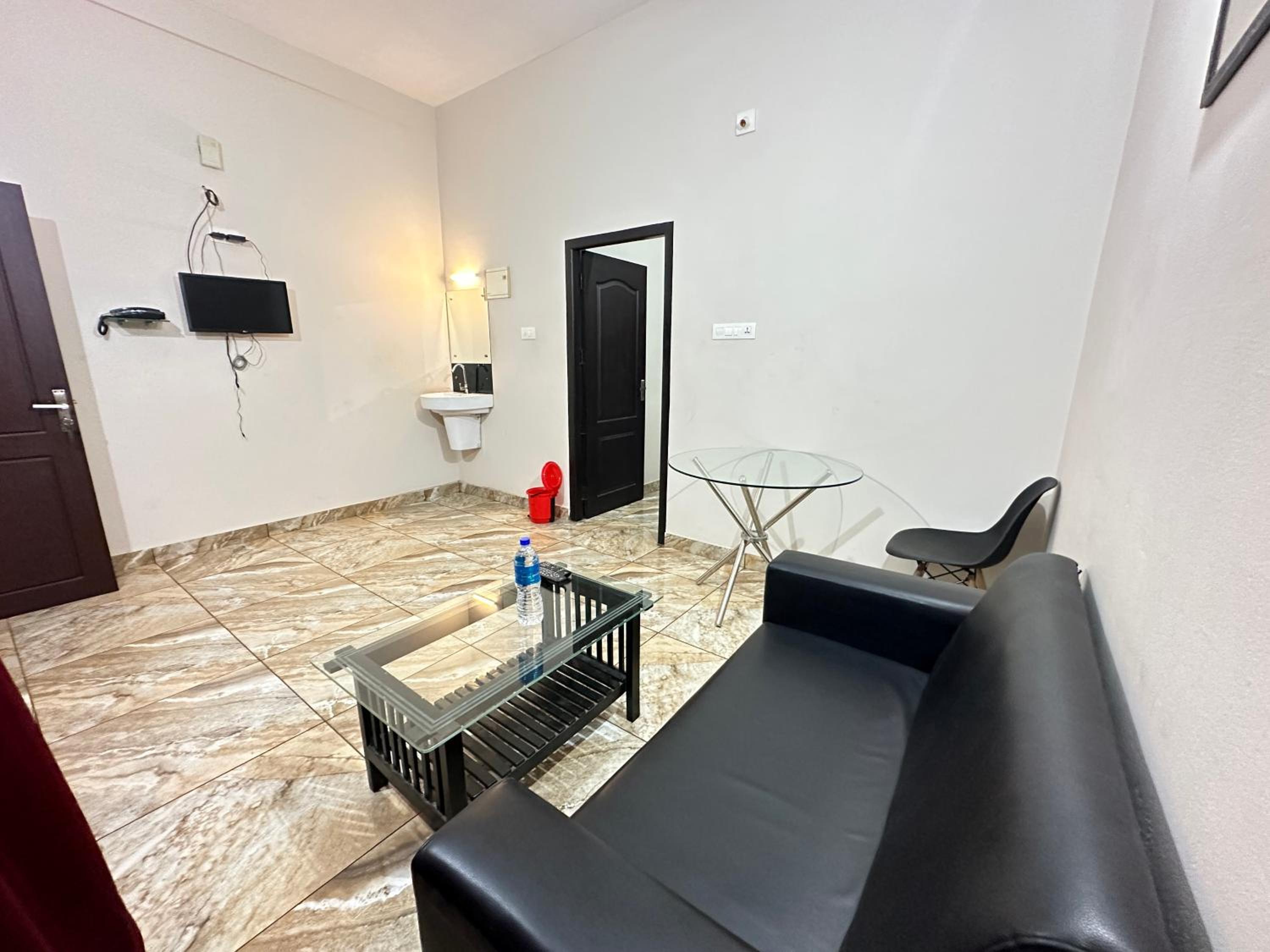 Deluxe Double Room (2 Adults + 1 Child) photo 2