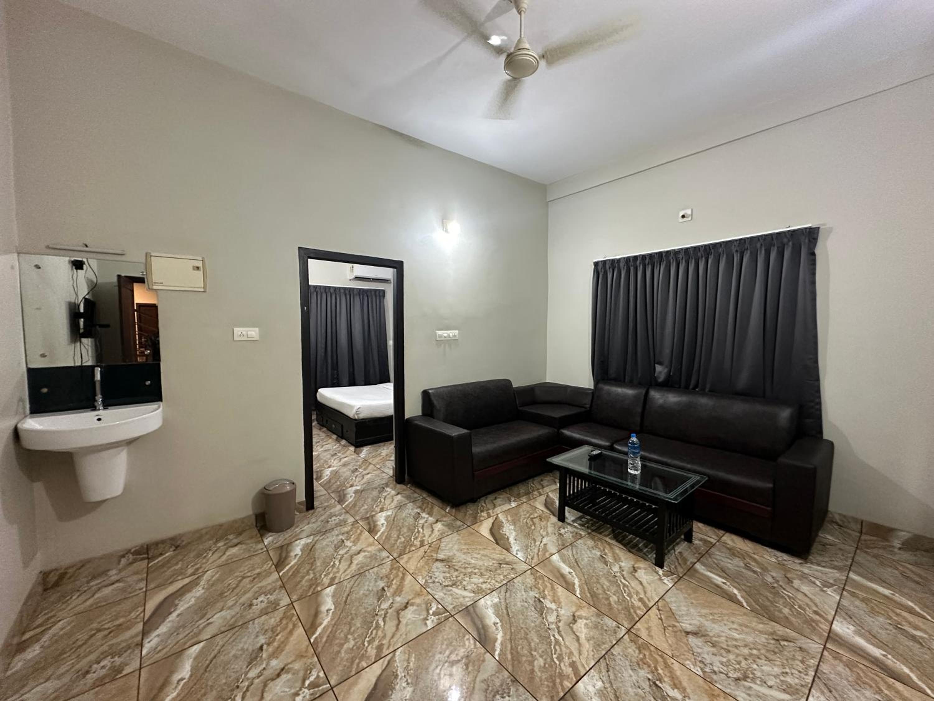 Double Room with Balcony (2 Adults + 1 Child) photo 2