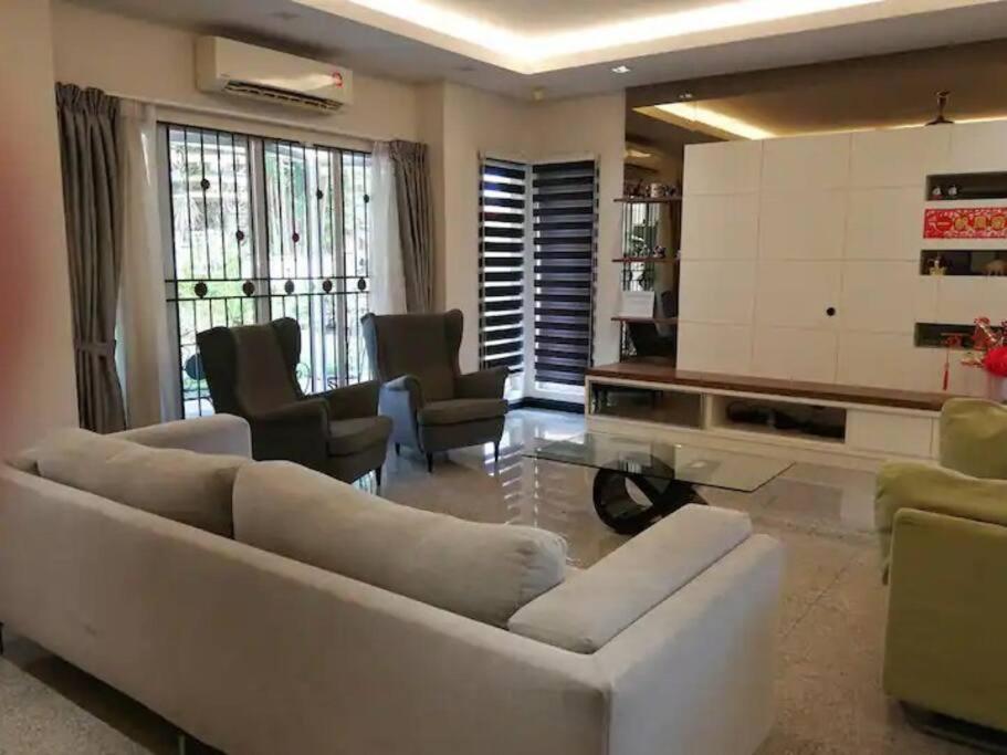 Three-Bedroom House photo 2