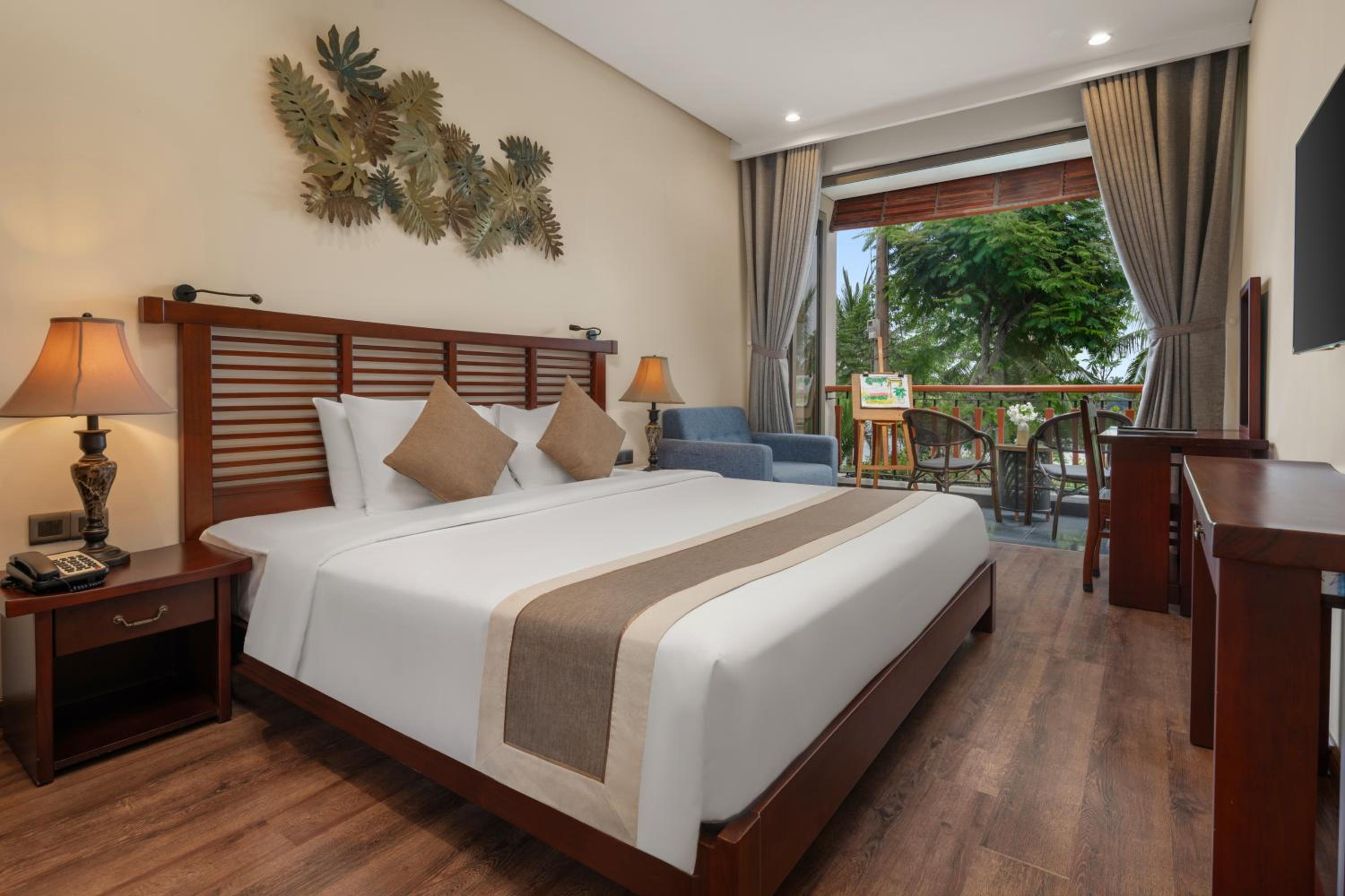 One-Bedroom River Suite Private Pool with Bathtub