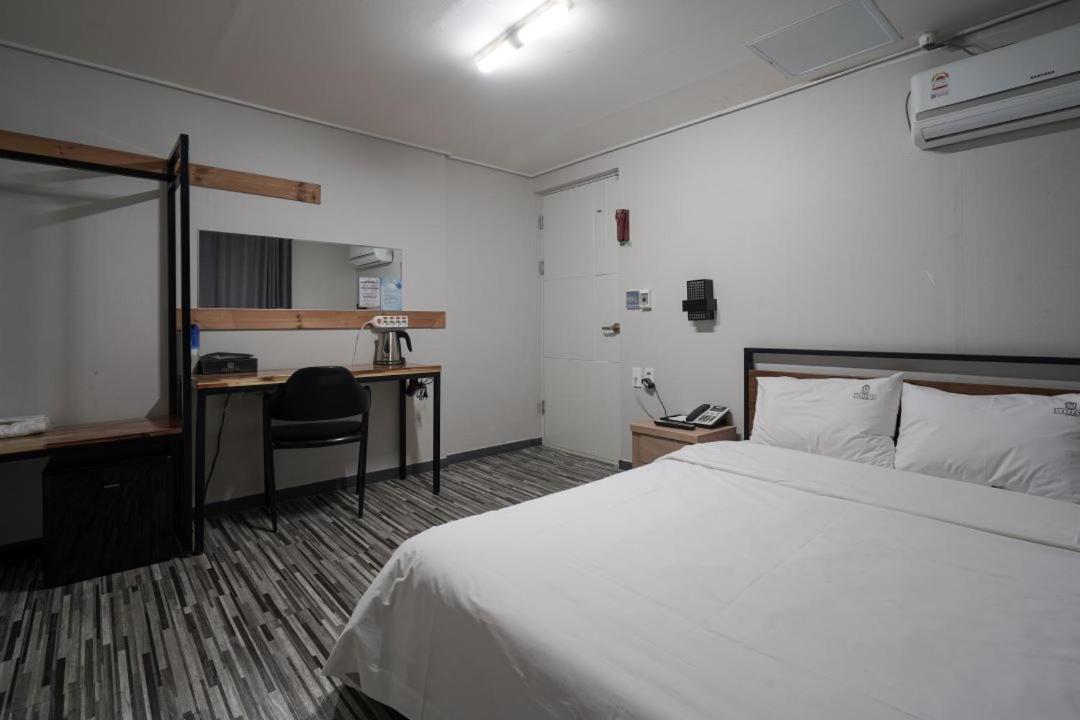 Standard Double Room photo 3