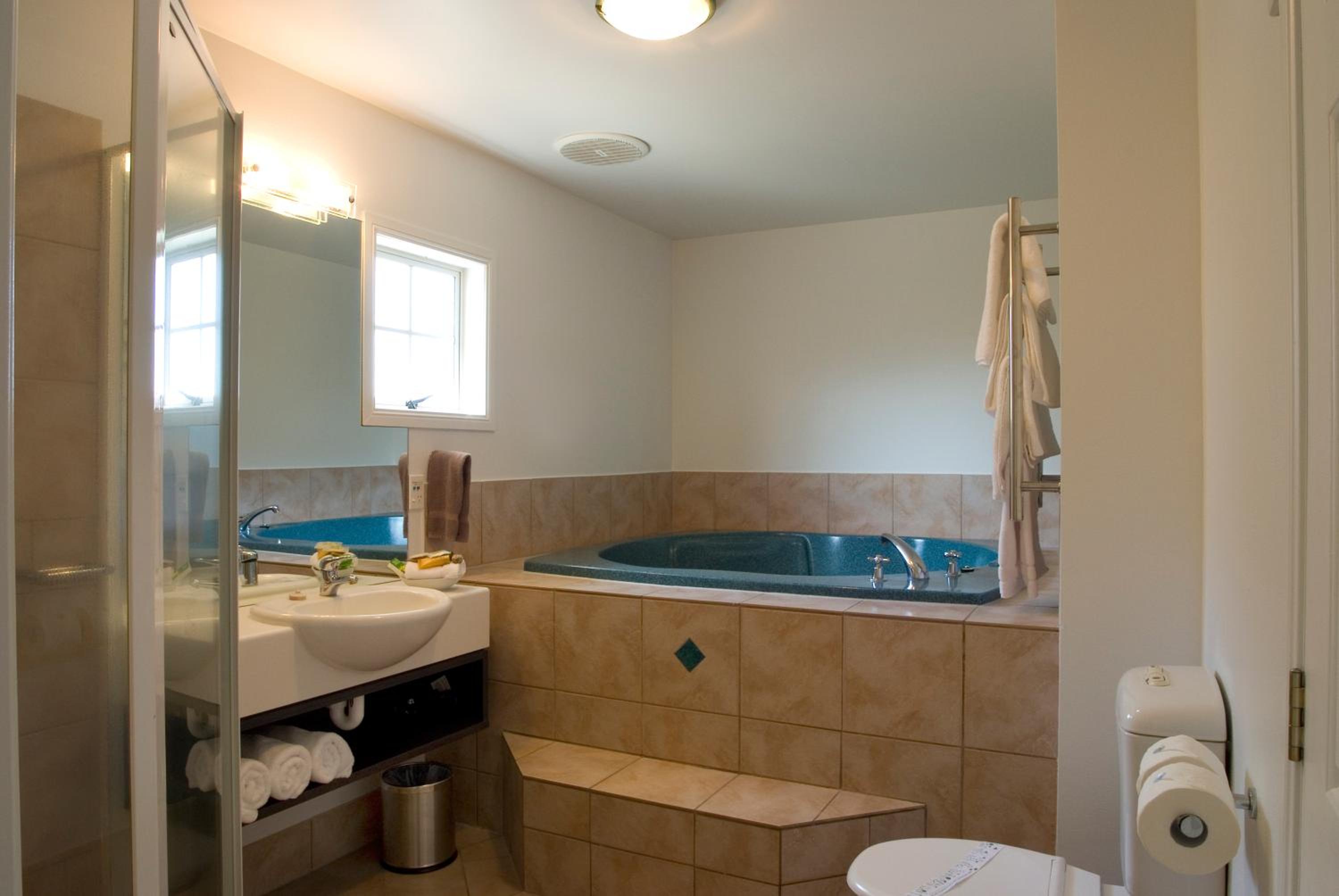 Family Two Bedroom Suite with Spa Pool - Photo 12