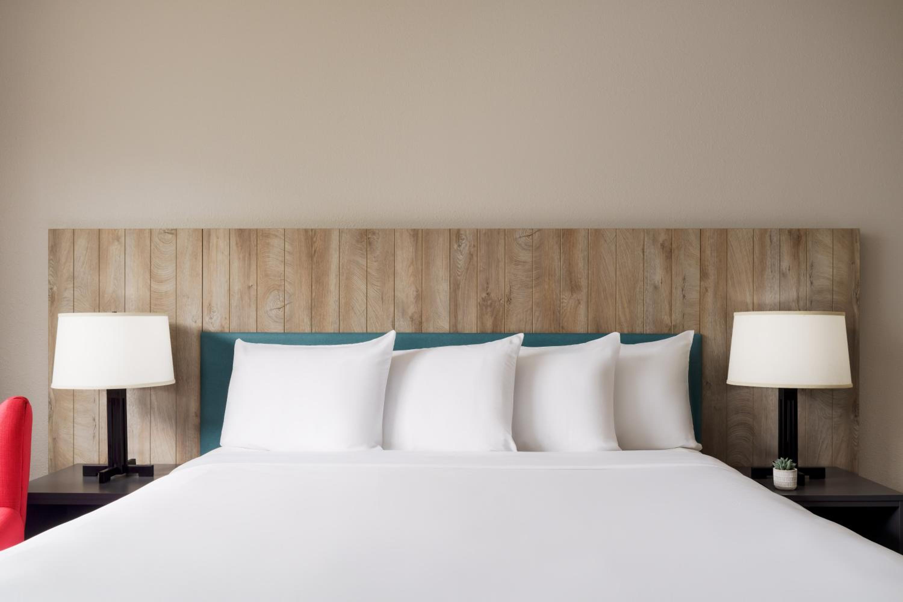 One-Bedroom King Suite - Disability Access