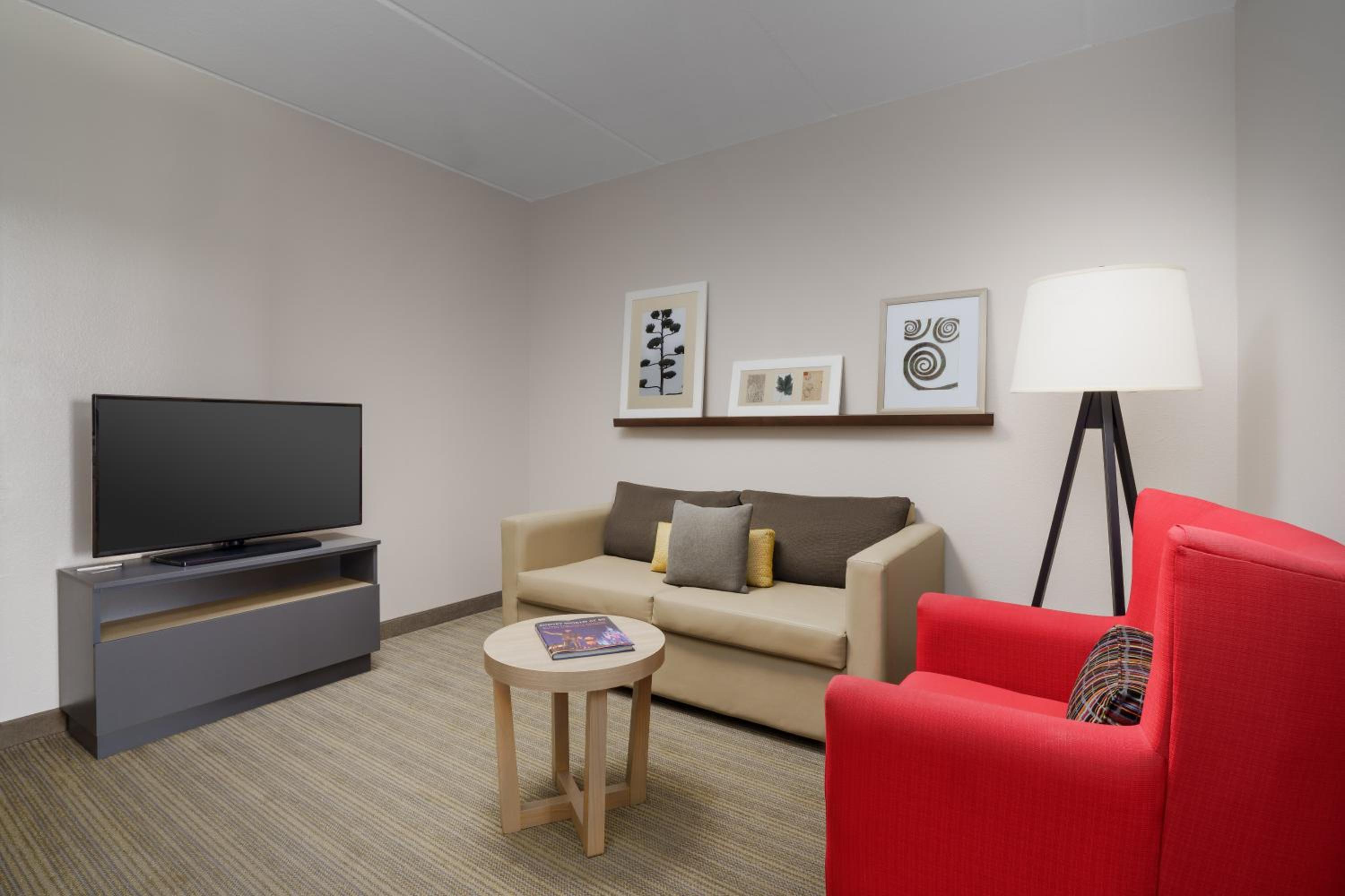 One-Bedroom King Suite with Roll-In Shower - Disability Access