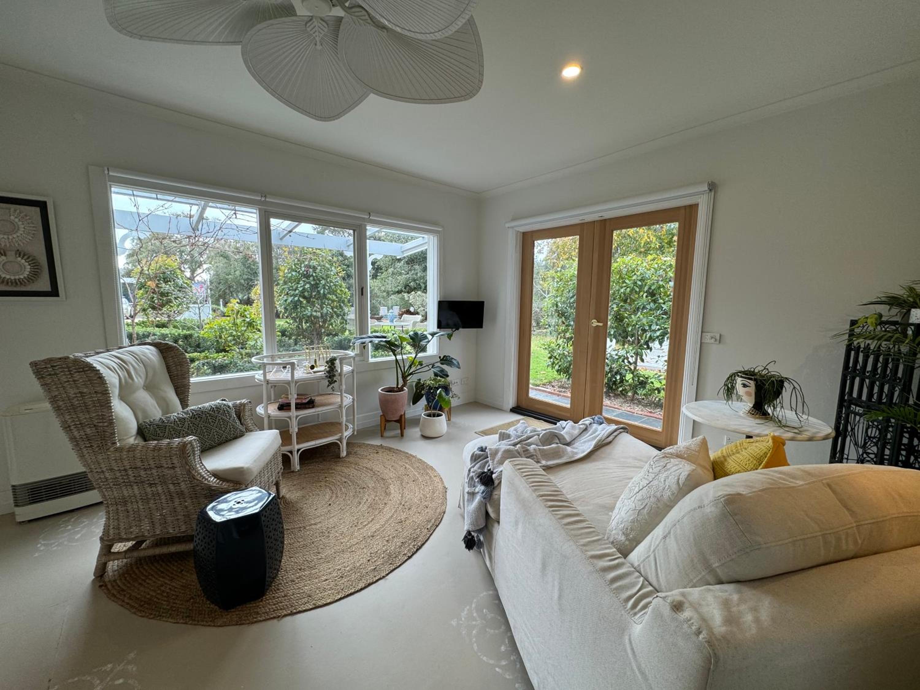 Five-Bedroom House photo 2