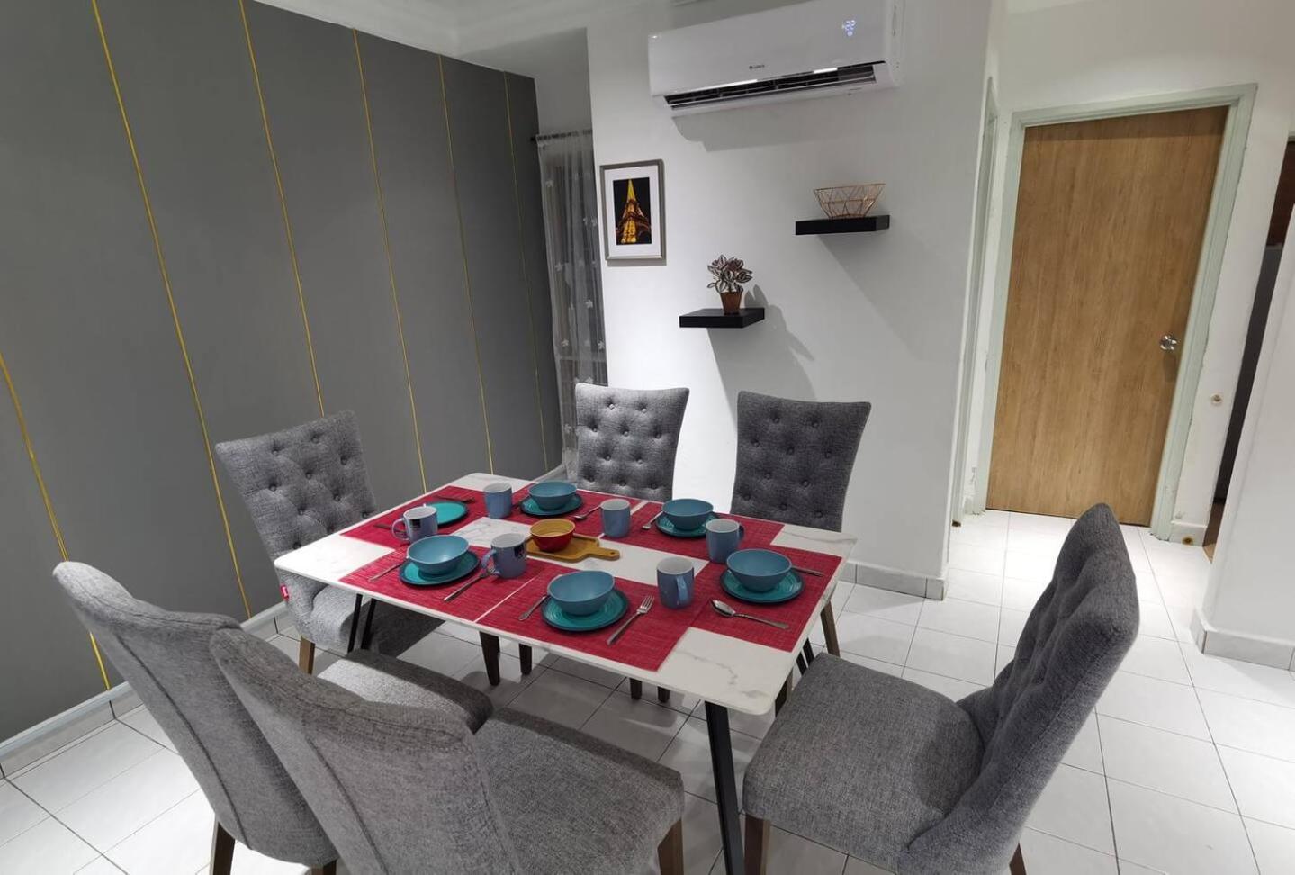 Three-Bedroom House photo 2