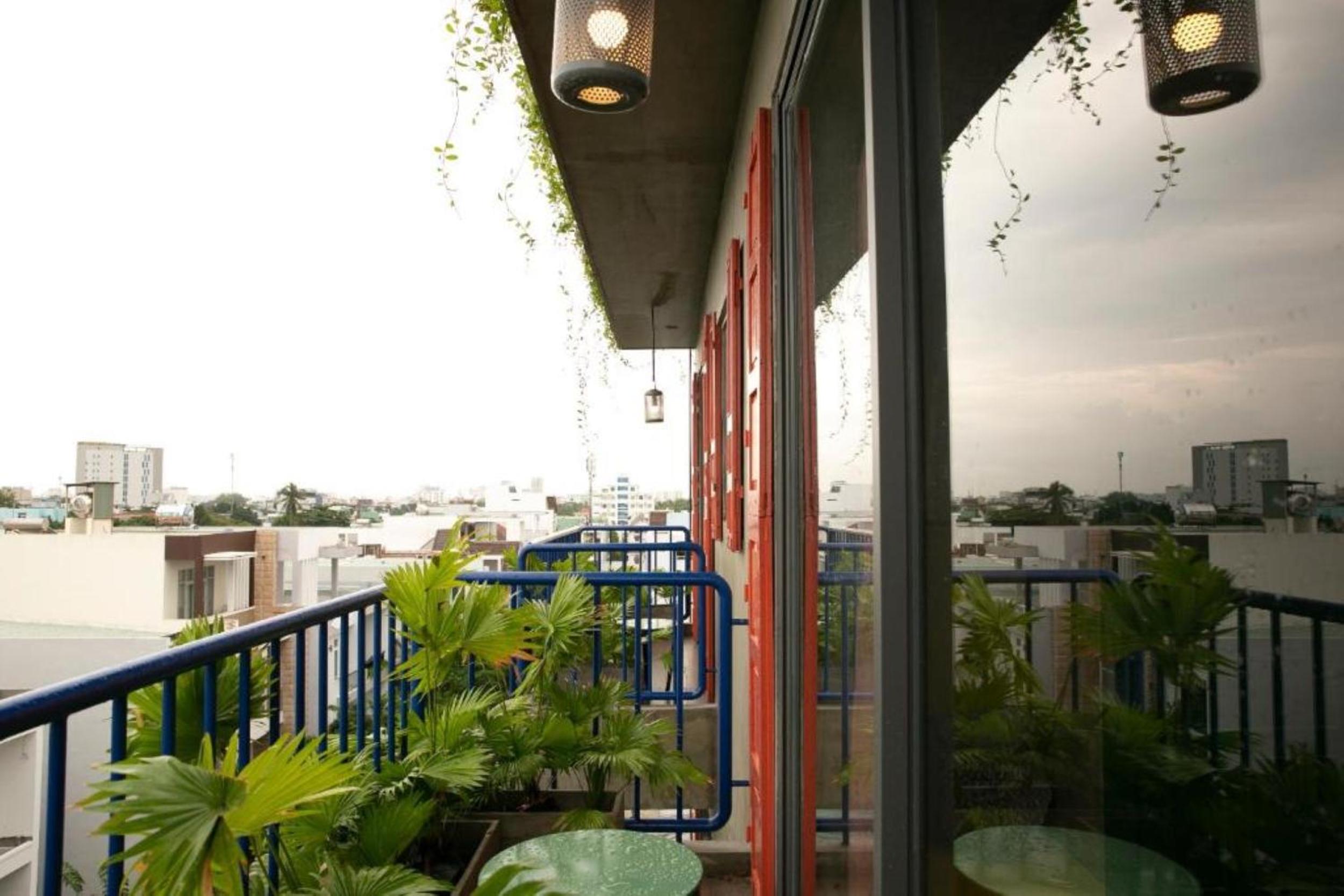 Studio with Balcony - Photo 5