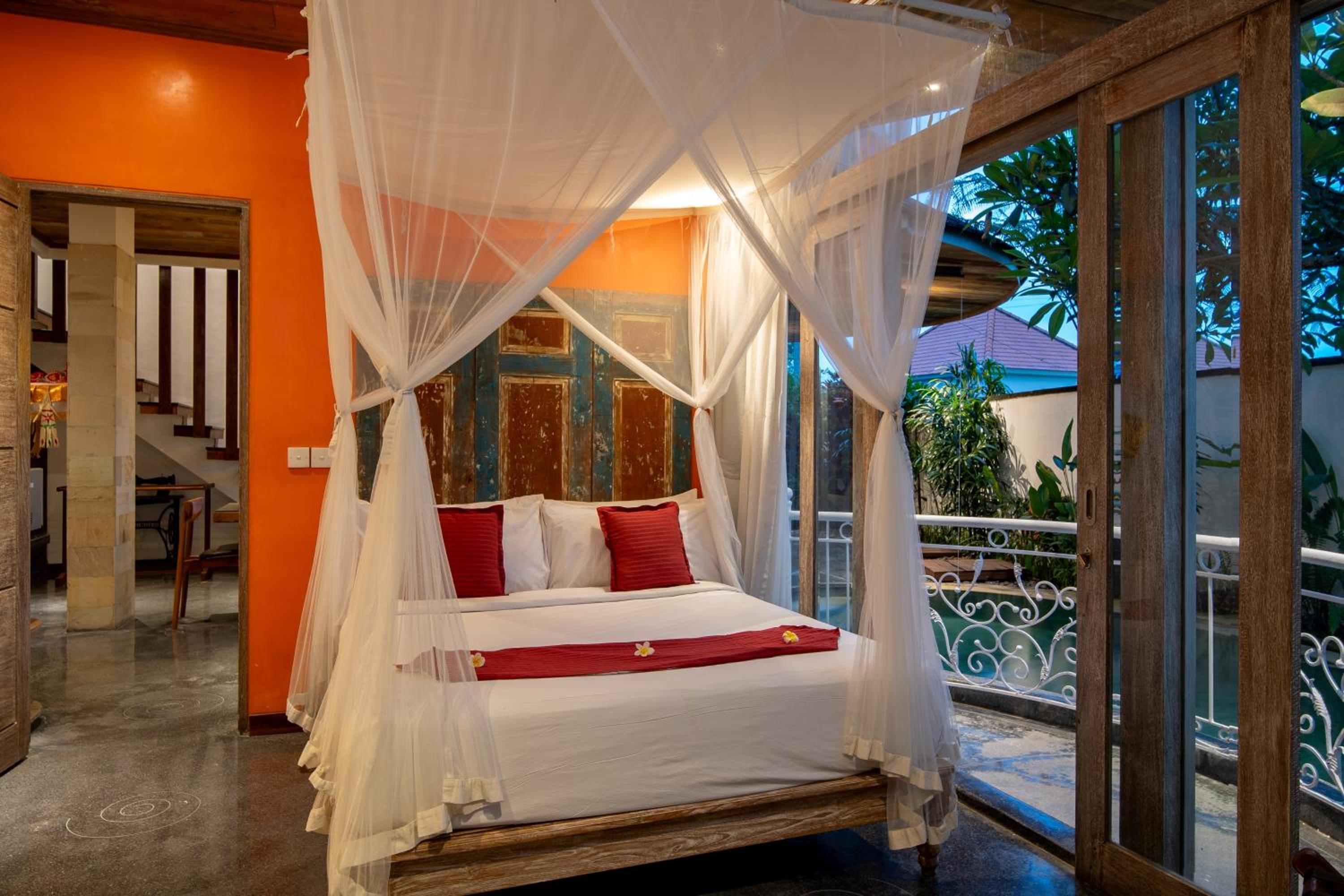 Superior Three-Bedroom Pool Villa with Private Kitchen thumbnail 6
