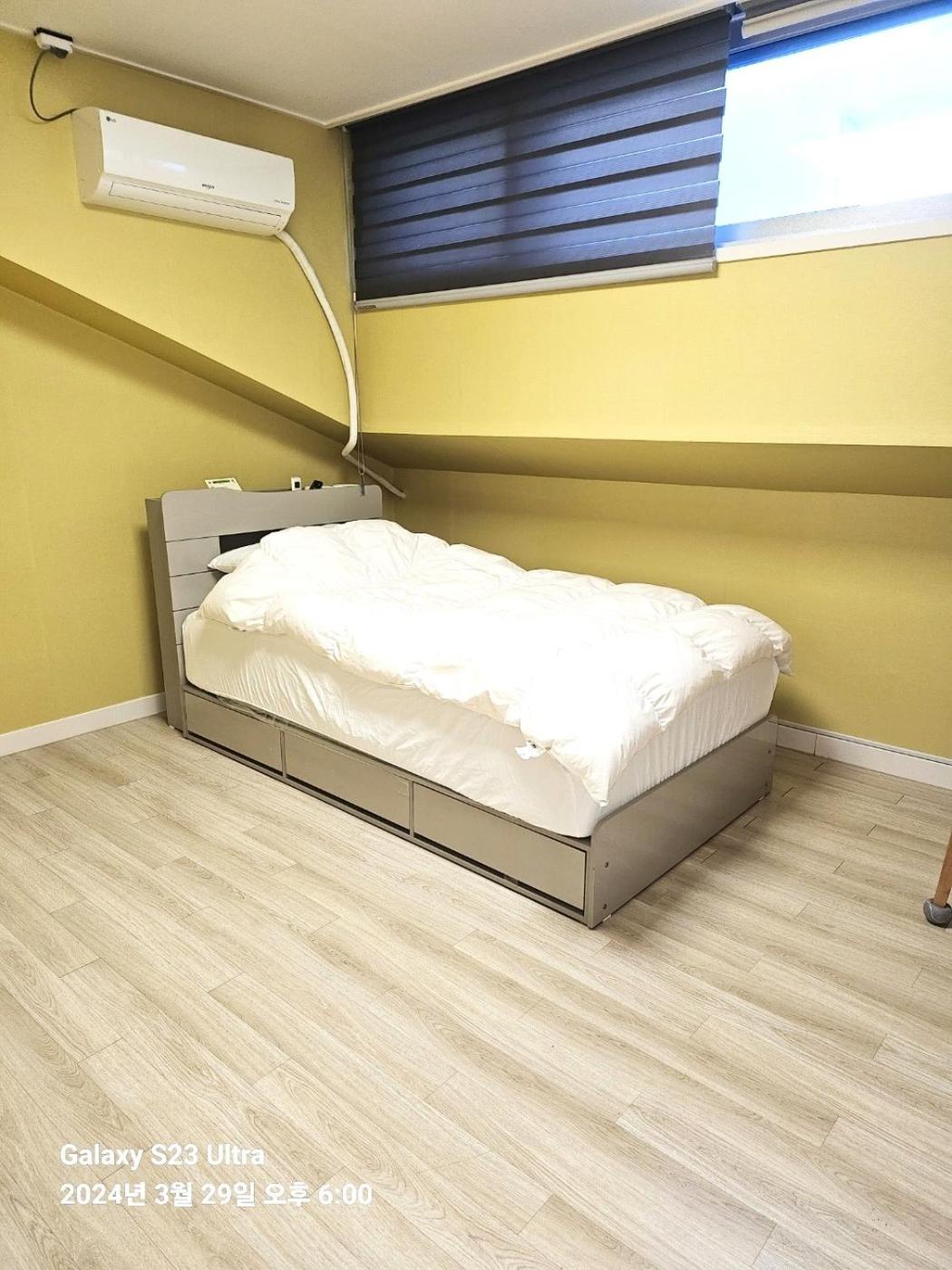 Two-Bedroom Apartment with Balcony and Terrace photo 3
