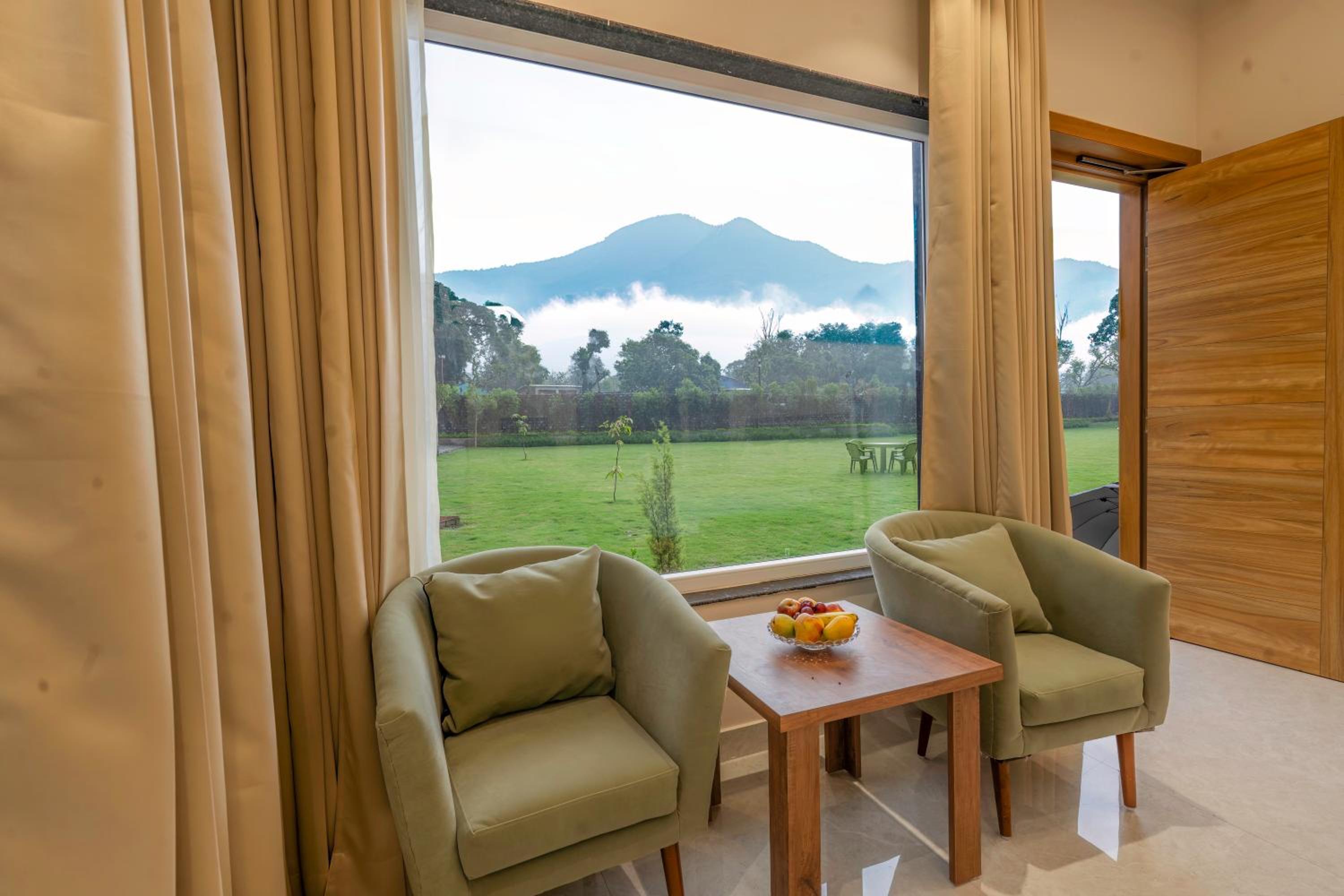 King Room with Mountain View photo 2