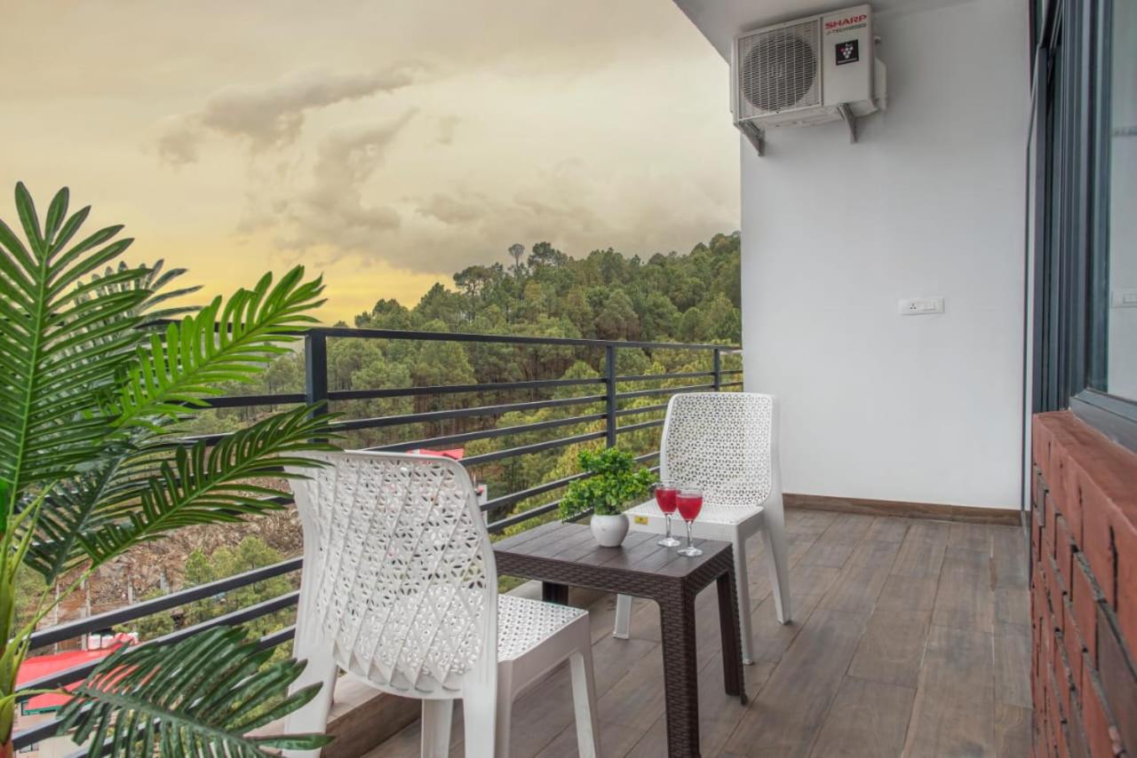 Apartment with Mountain View photo 2