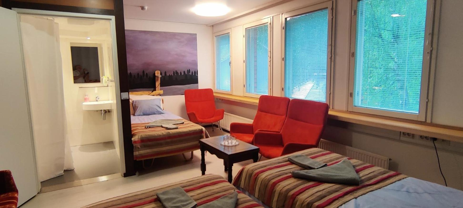 Deluxe Family Suite - Photo 3