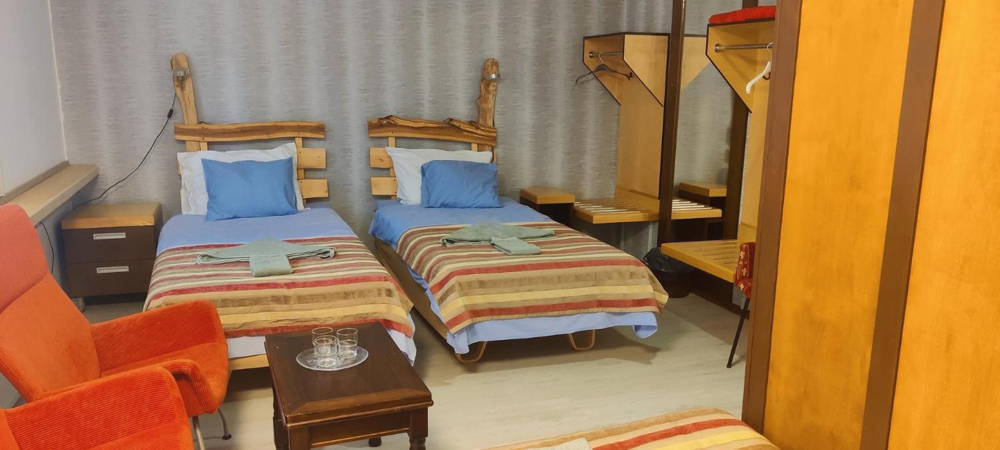 Deluxe Family Suite - Photo 2