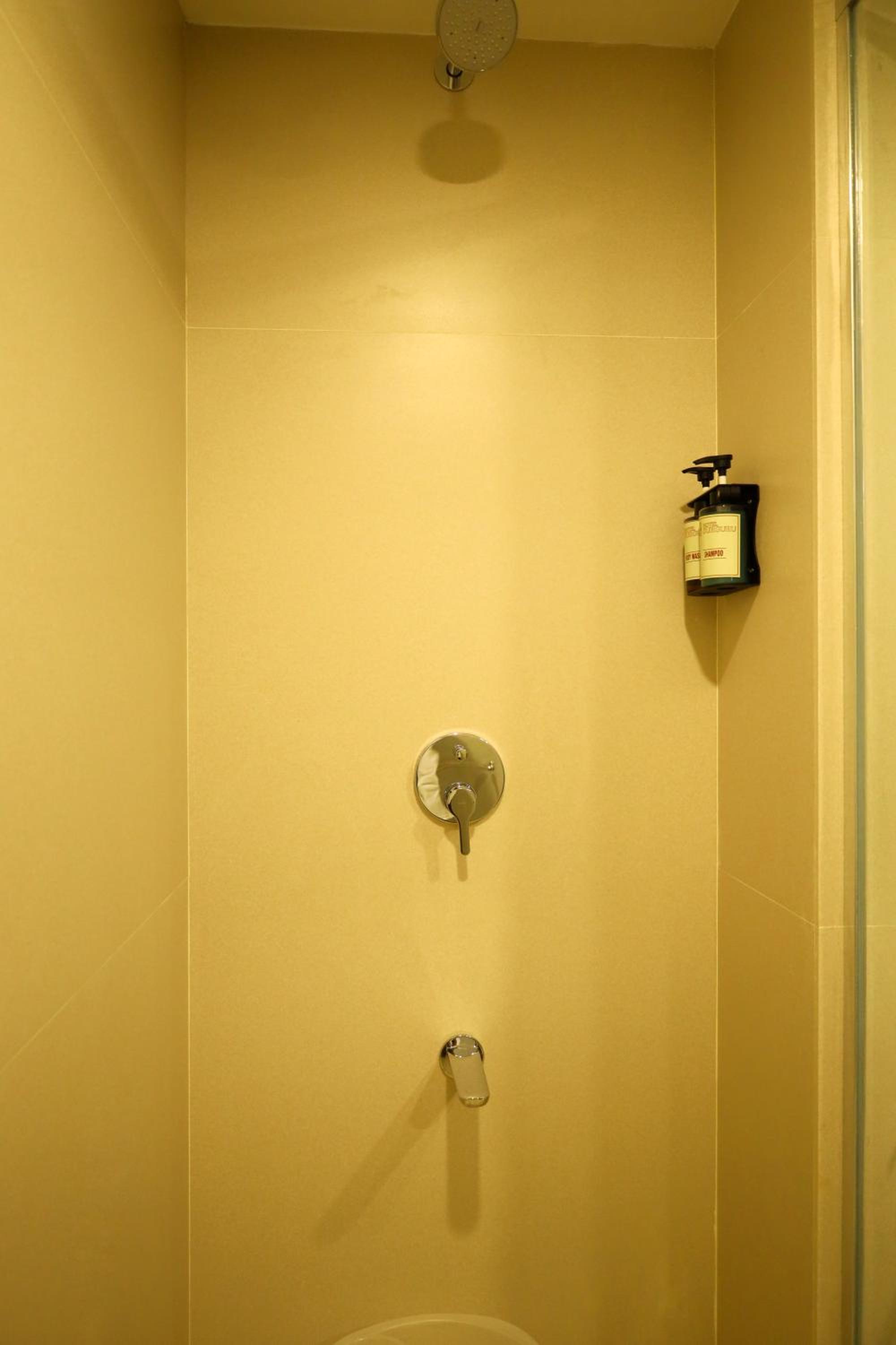 Suite - Photo 8