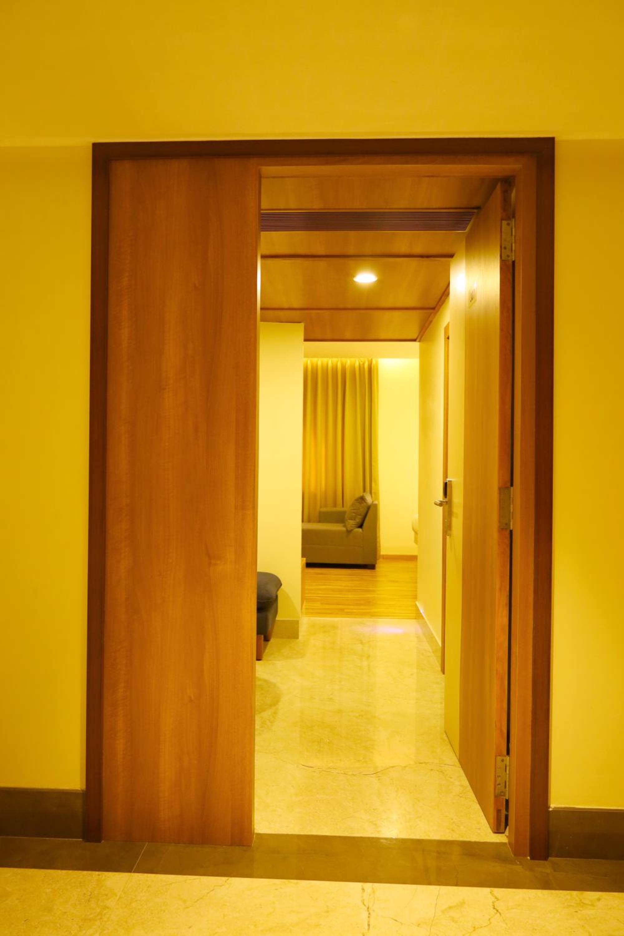 Suite - Photo 10