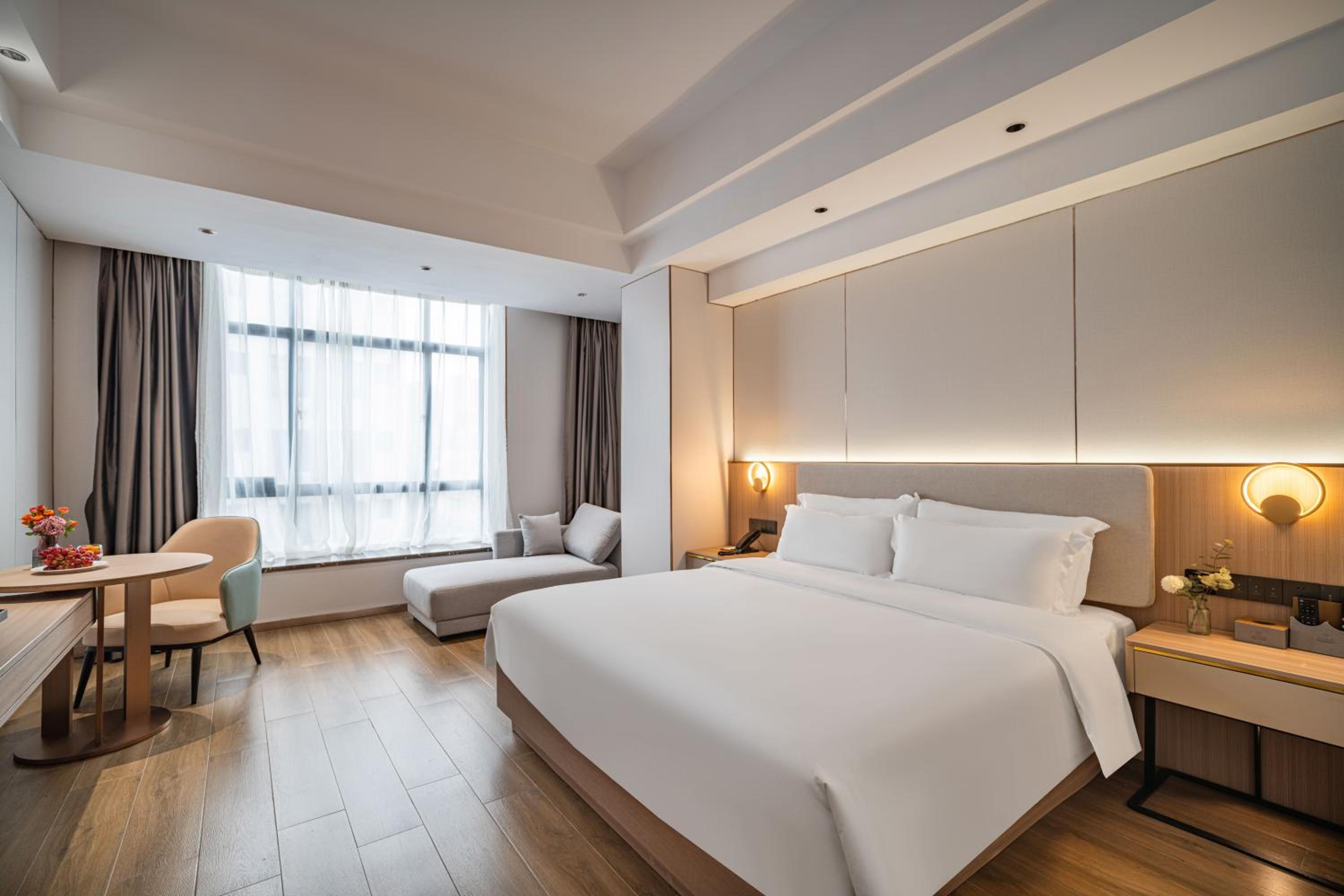 Deluxe Queen Room
