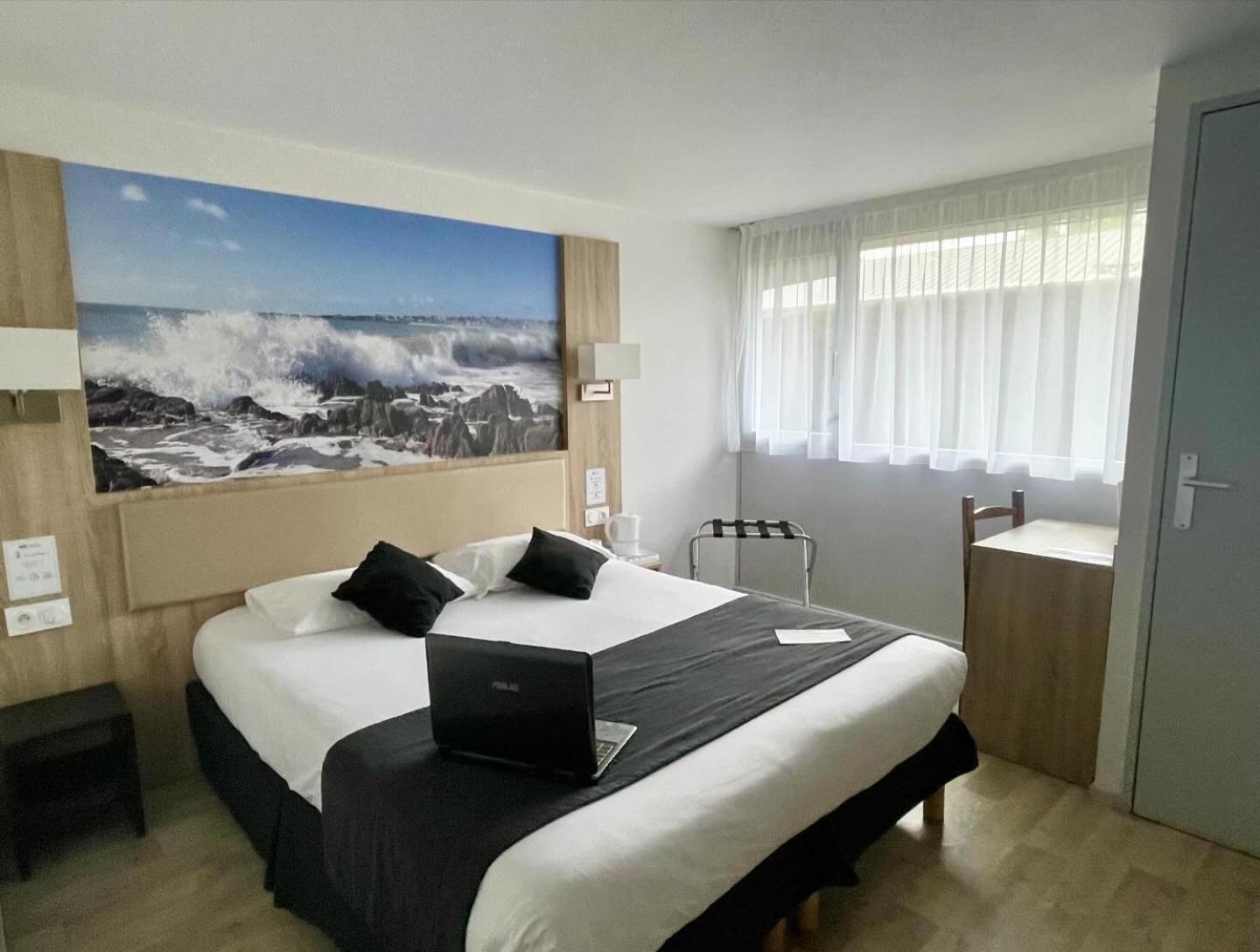 Double Room with One Double Bed - Photo 2