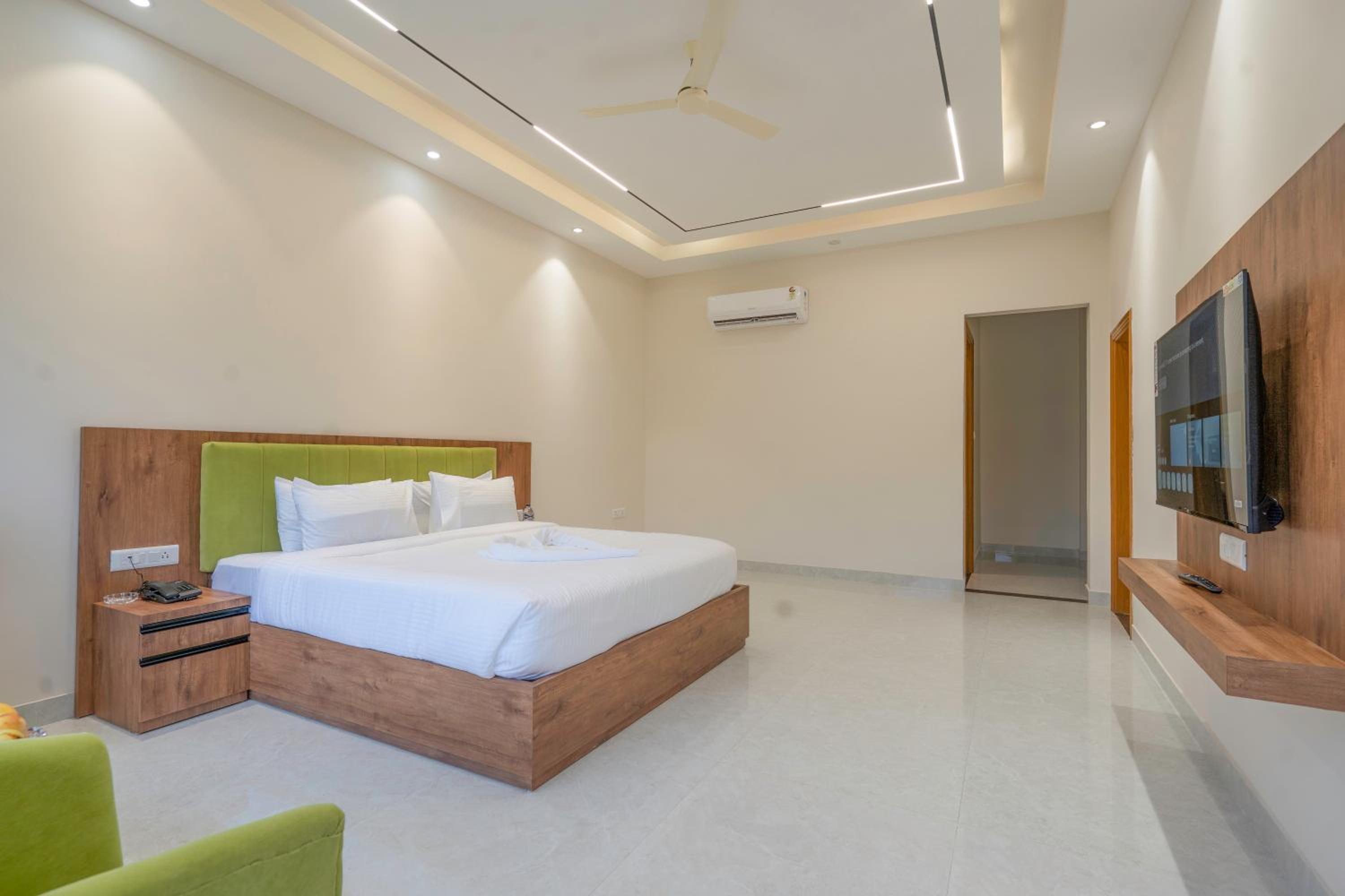 King Room with Mountain View photo 3