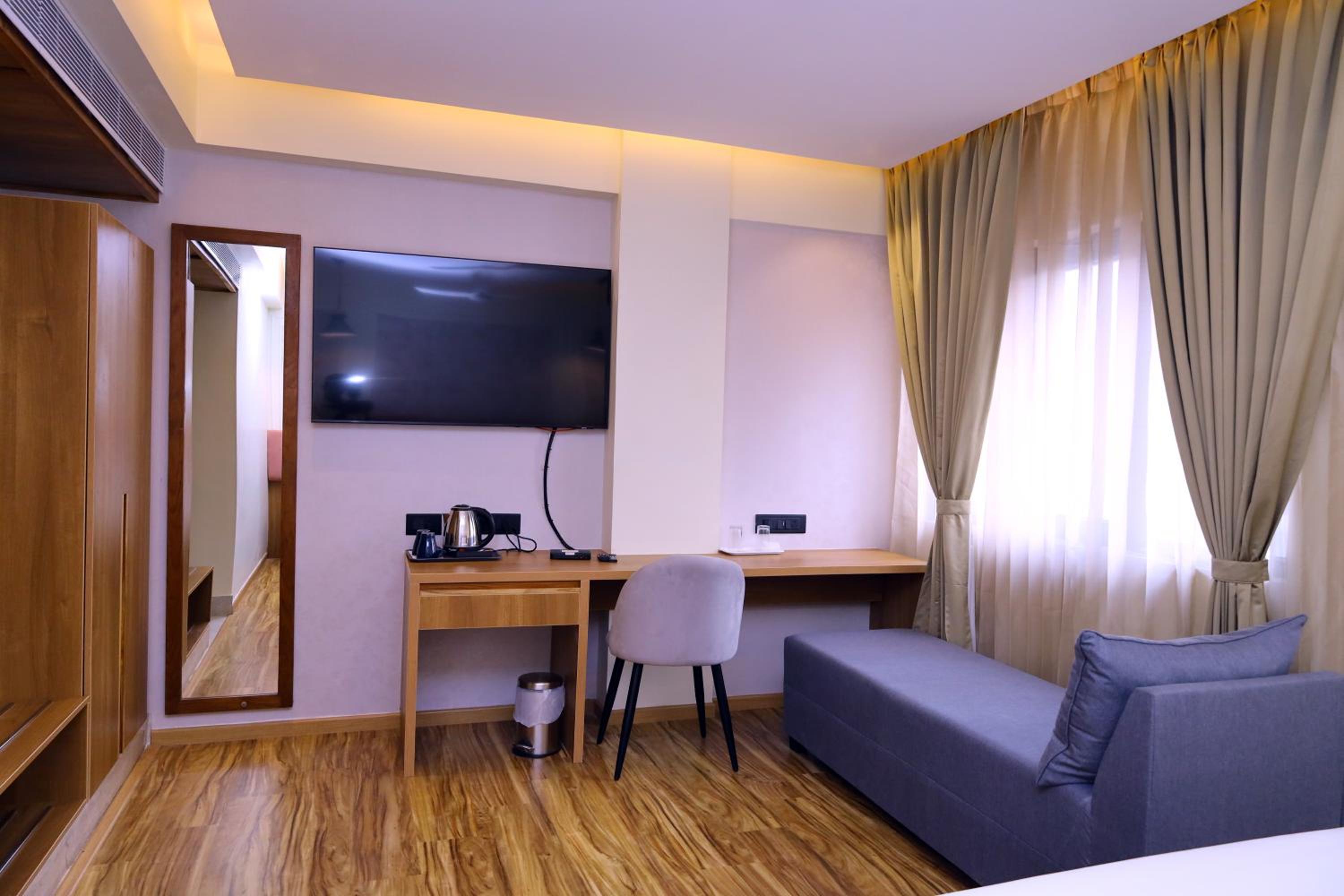 Suite - Photo 2