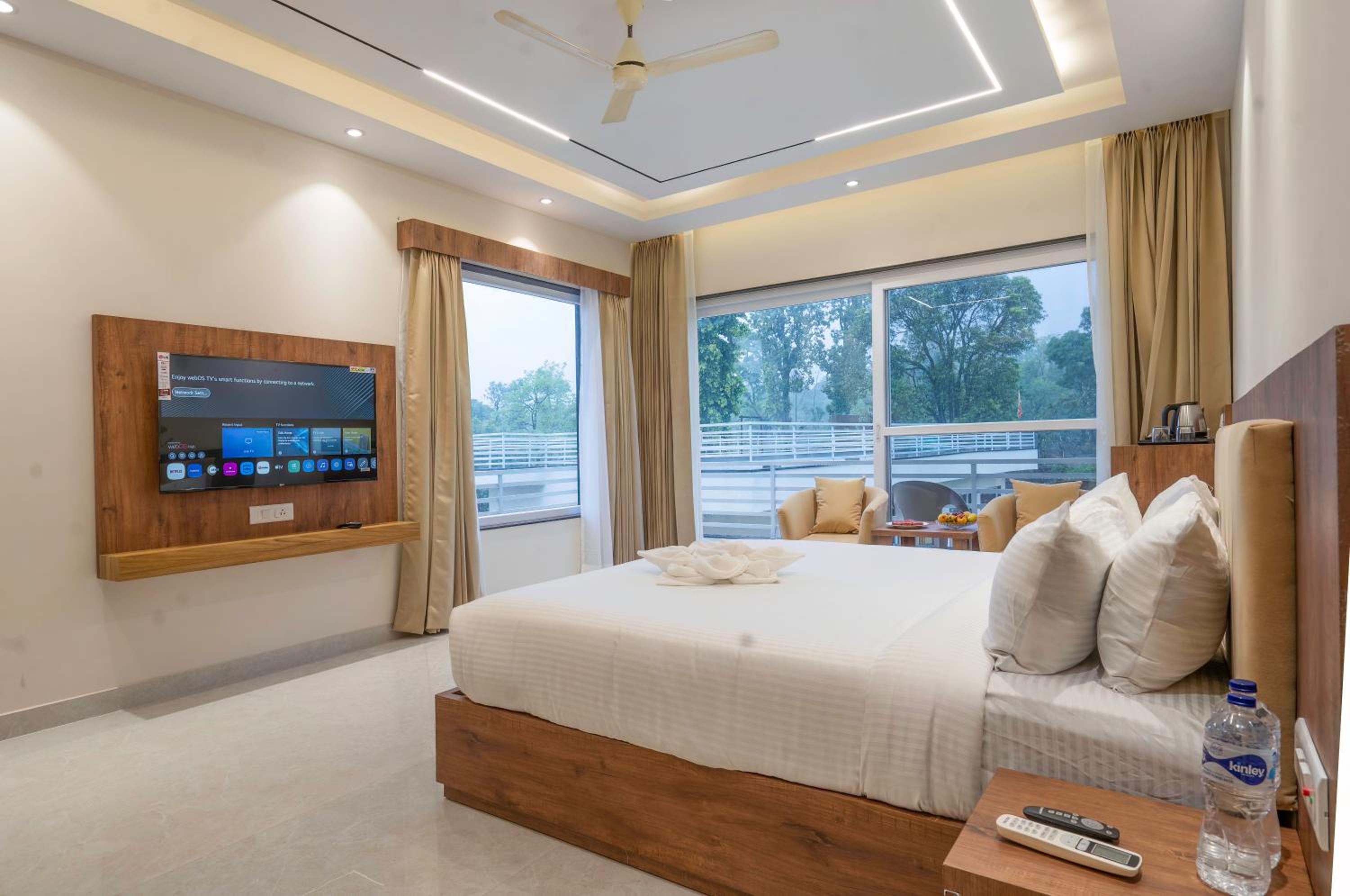 Suite with Pool View photo 1