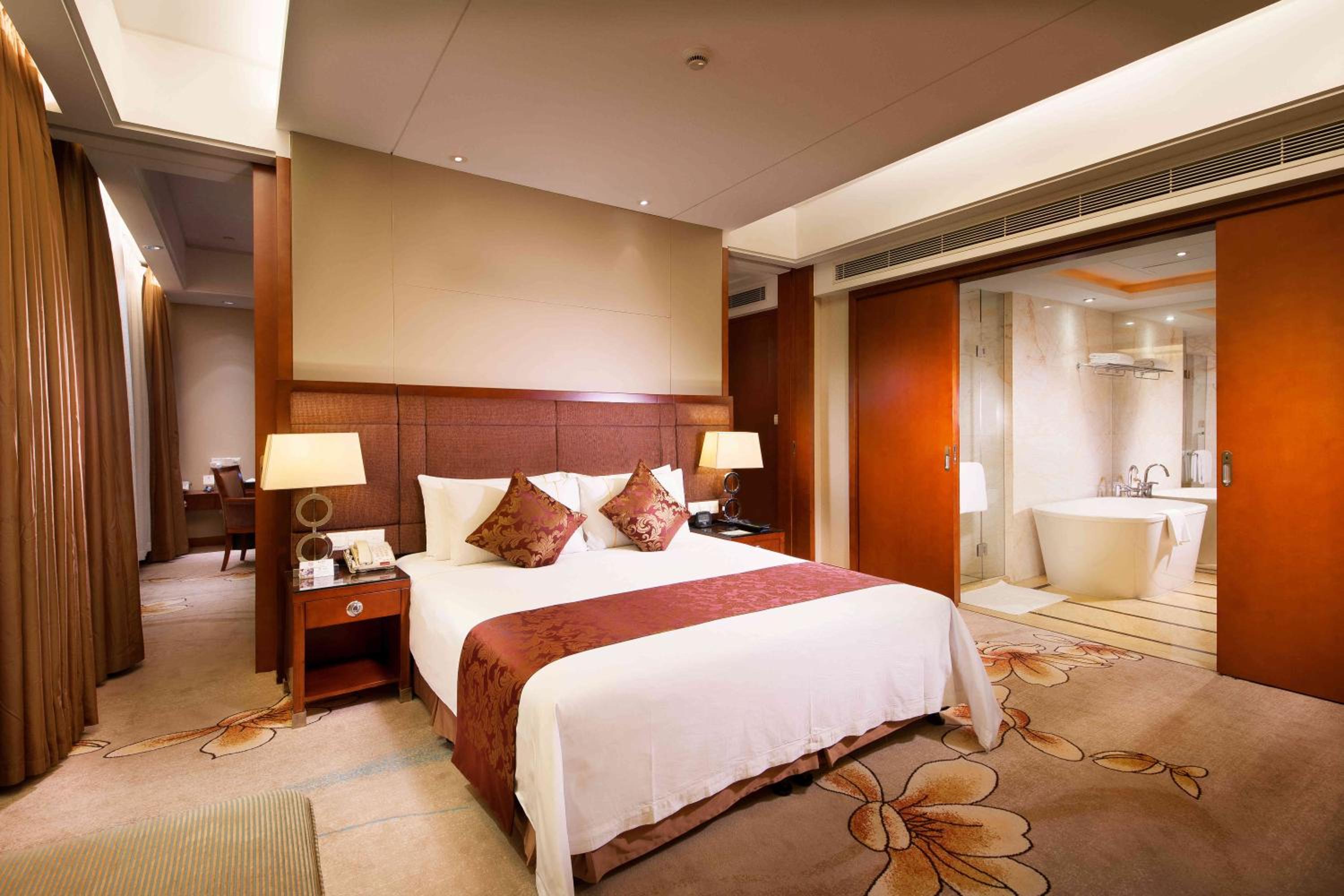 Deluxe Suite photo 2