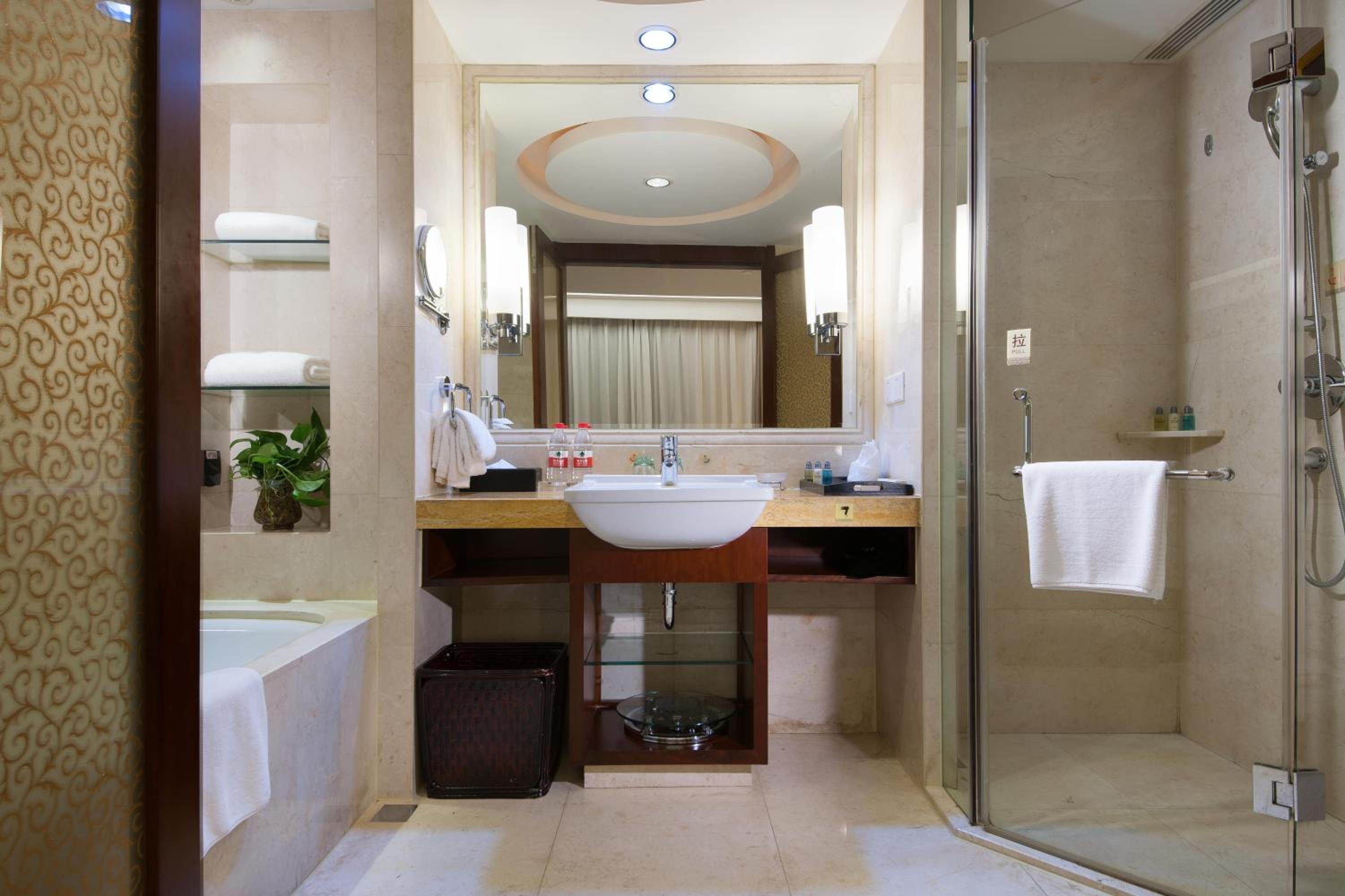 Superior King Suite photo 2