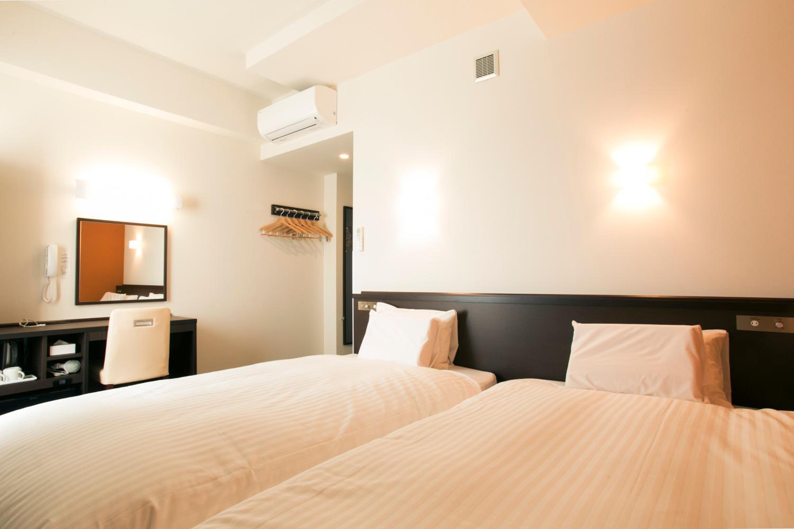Twin Room - Non-Smoking - Photo 1
